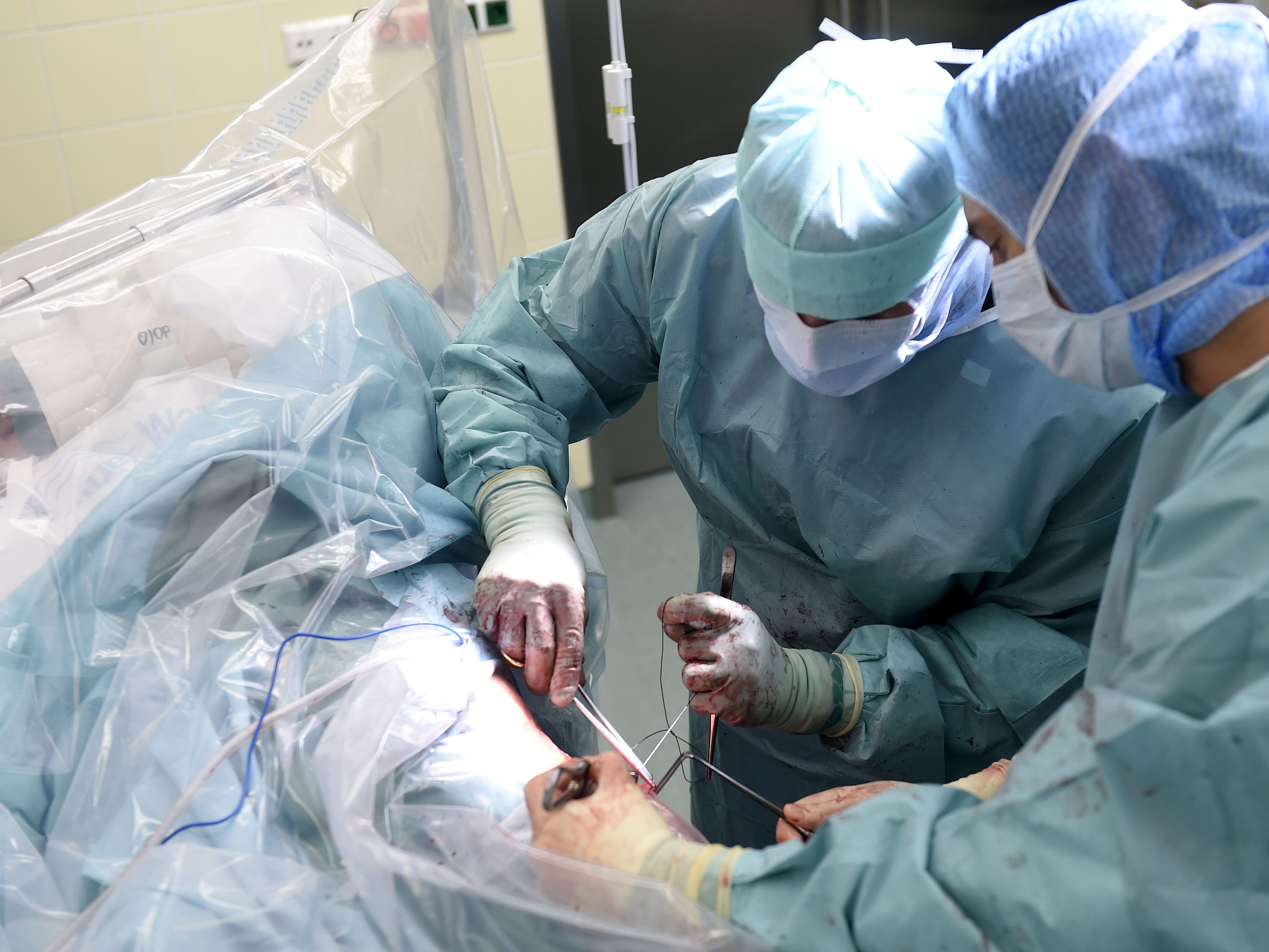 Gesundheitspersonal soll mehr Geld bekommen - so die Forderung.