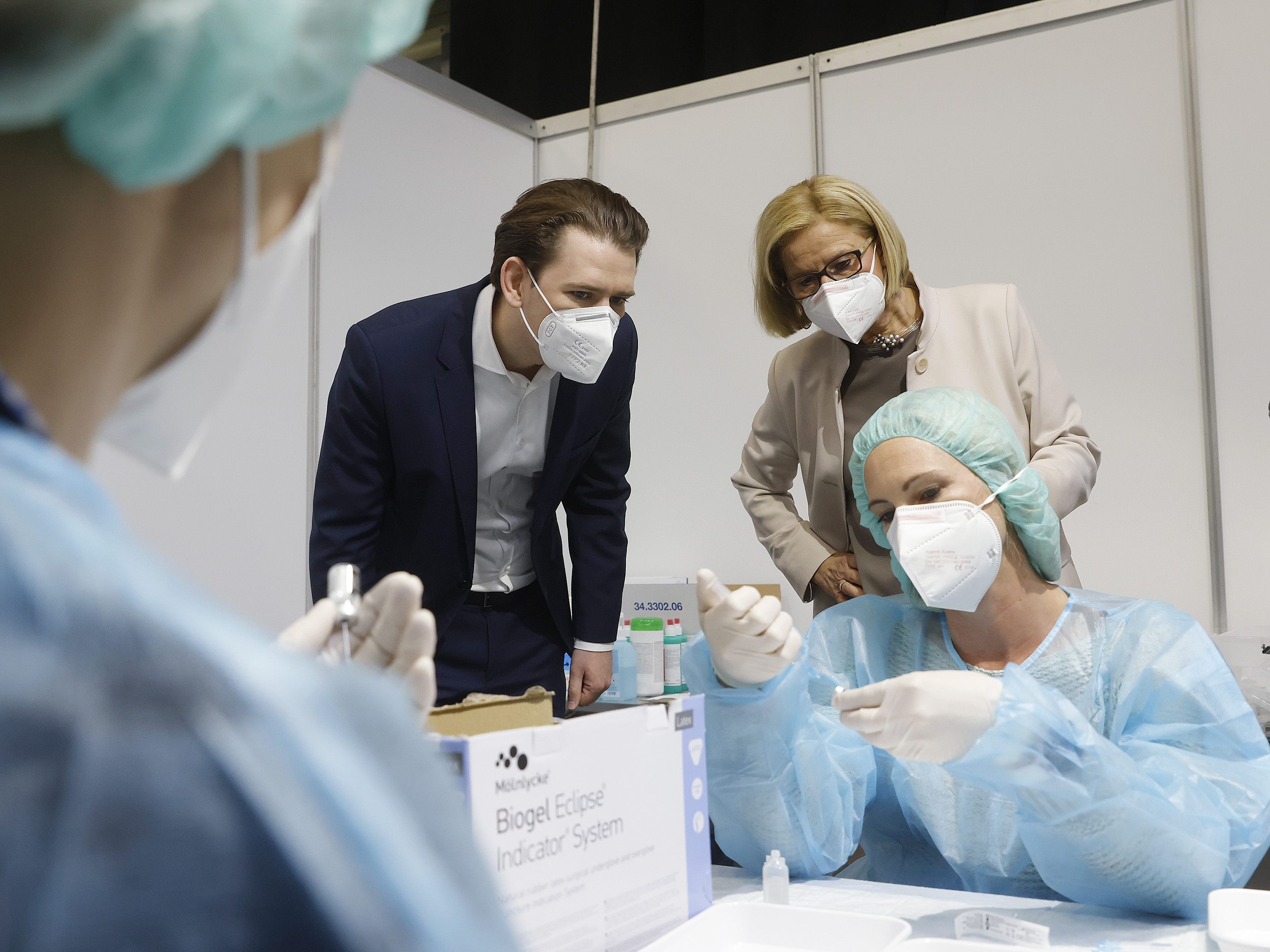Impfstraße von Mikl-Leitner und Kurz in Wiener Neustadt besucht. Impfstraße von Mikl-Leitner und Kurz in Wiener Neustadt besucht.