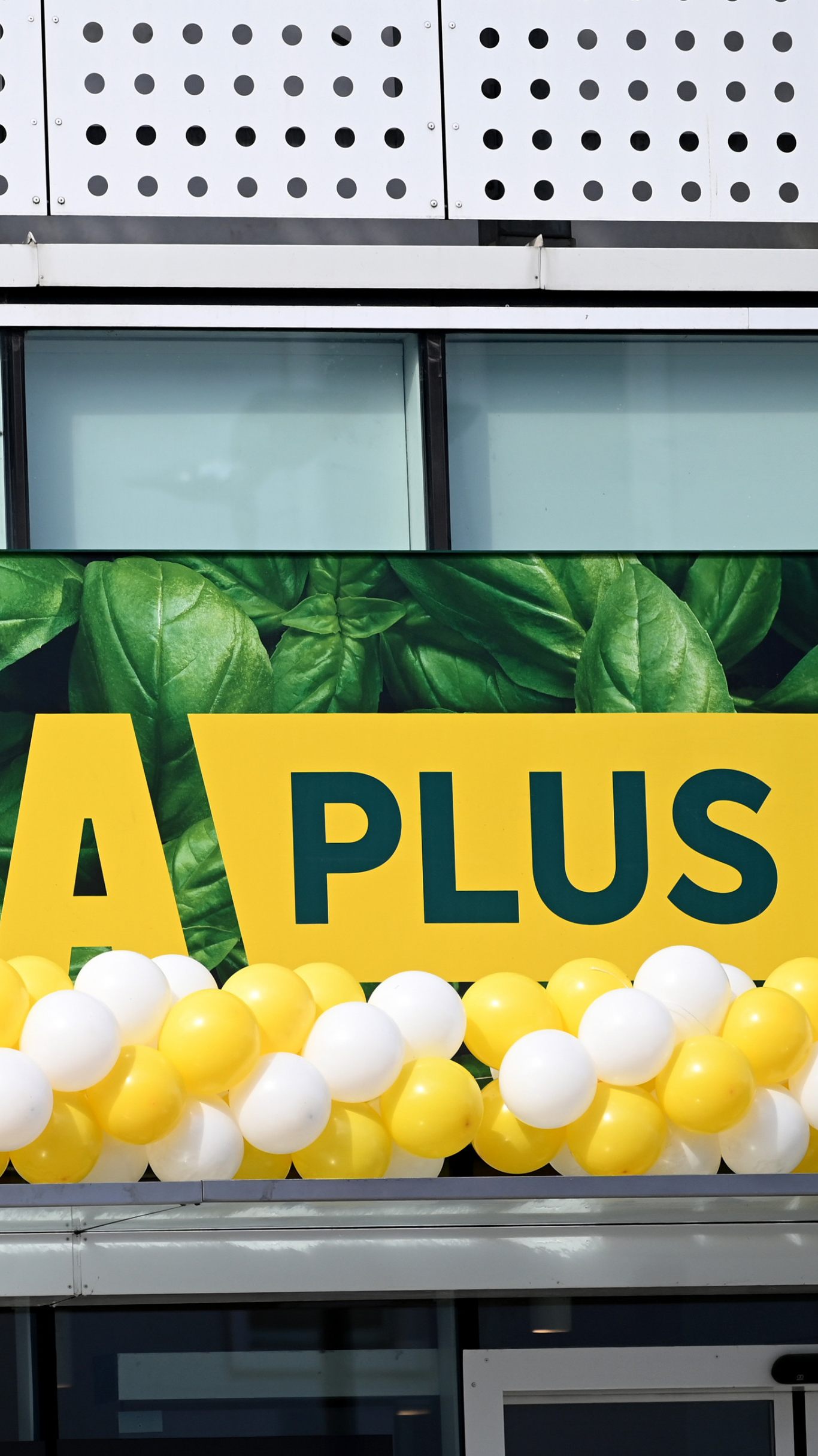 Ab heute gibt es nur noch "Billa Plus" statt "Merkur".