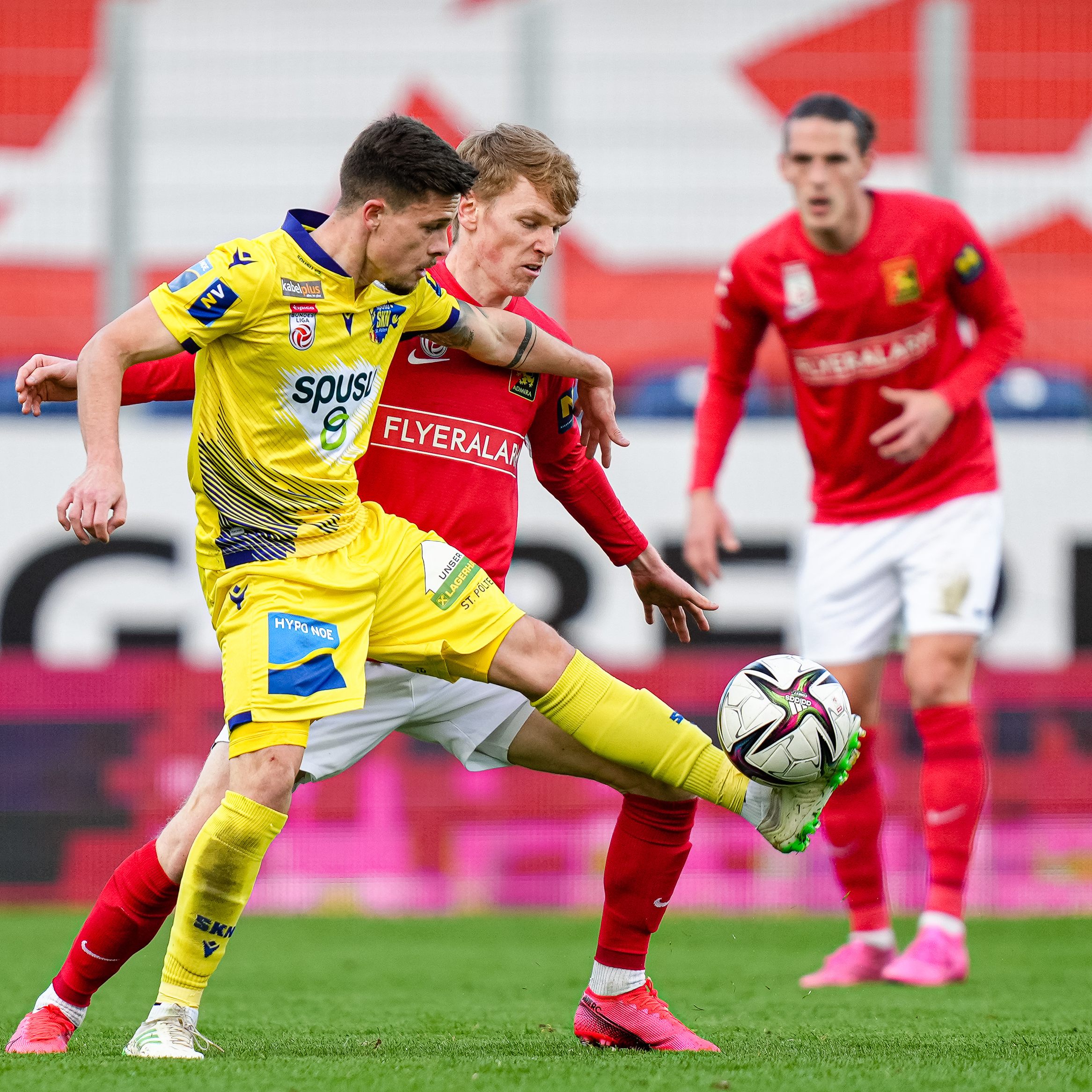 Admira konnte gegen SKN St. Pölten einen wichtigen Auswärtssieg holen.