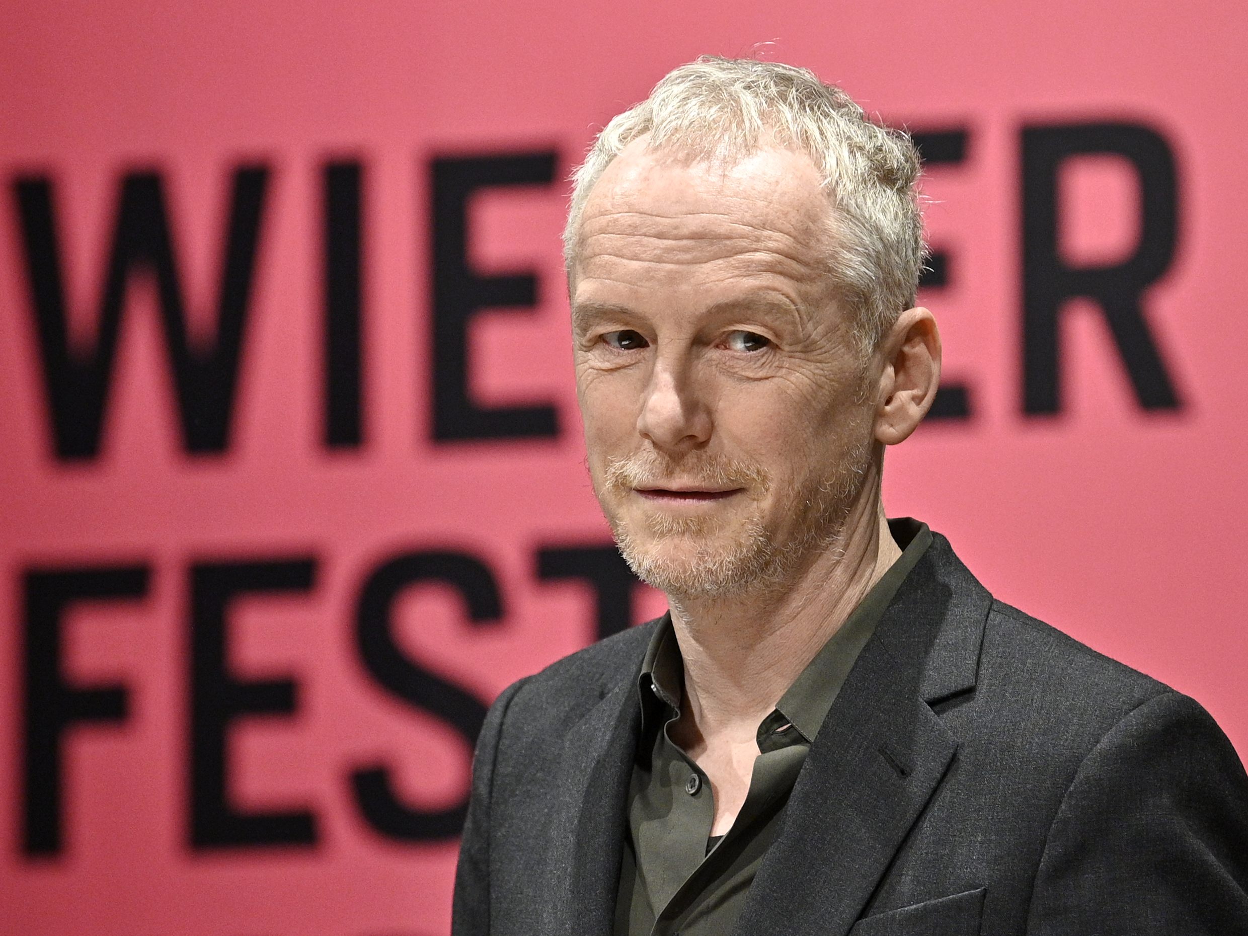 Laut Intendant Slagmuylder wurde eine vollständige Ausgabe vorbereitet. Laut Intendant Slagmuylder wurde eine vollständige Ausgabe vorbereitet.