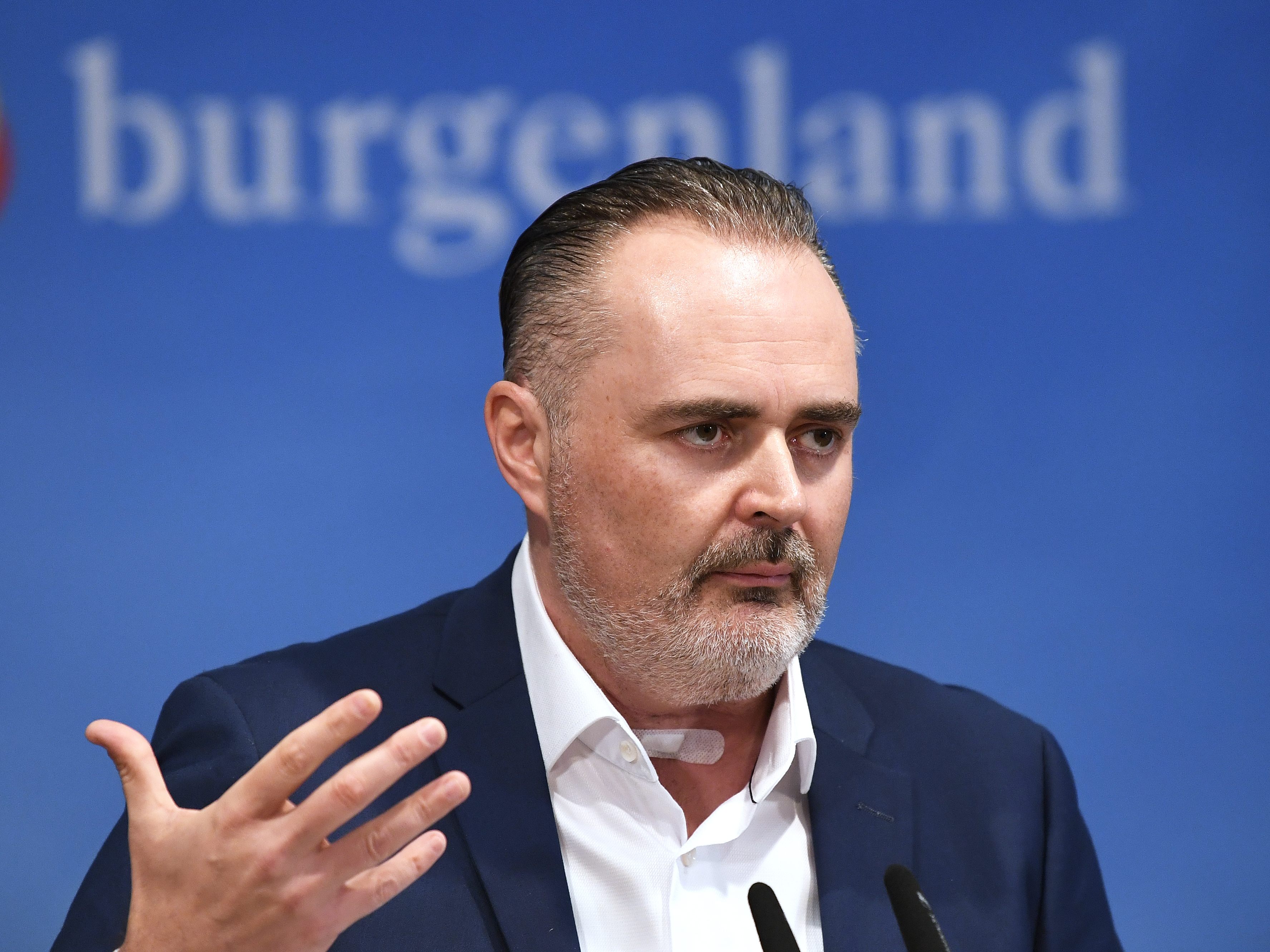 LIVE: Hans Peter Doskozil informiert wie es im Burgenland weiter geht. LIVE: Hans Peter Doskozil informiert wie es im Burgenland weiter geht.