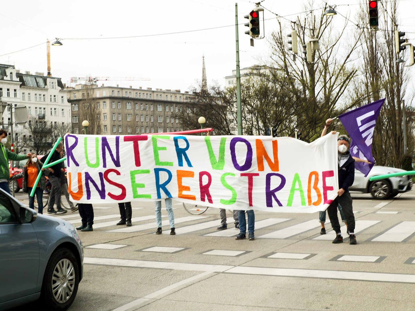 Aktivisten machten auf "unfaire Platzverteilung" aufmerksam. Aktivisten machten auf "unfaire Platzverteilung" aufmerksam.