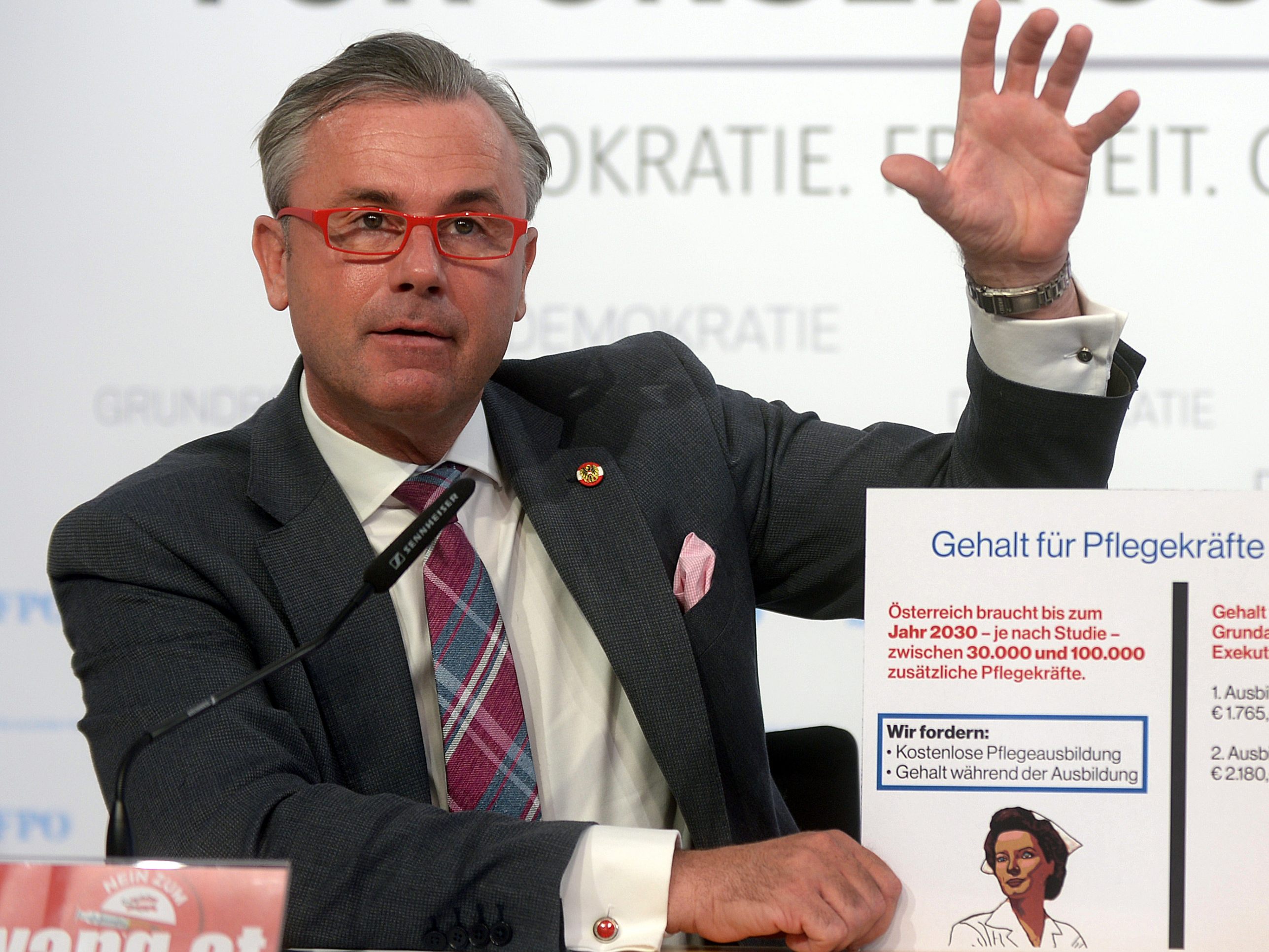 Bundesobmann Norbert Hofer (FPÖ) während der Pressekonferenz am Mittwoch in Wien Bundesobmann Norbert Hofer (FPÖ) während der Pressekonferenz am Mittwoch in Wien