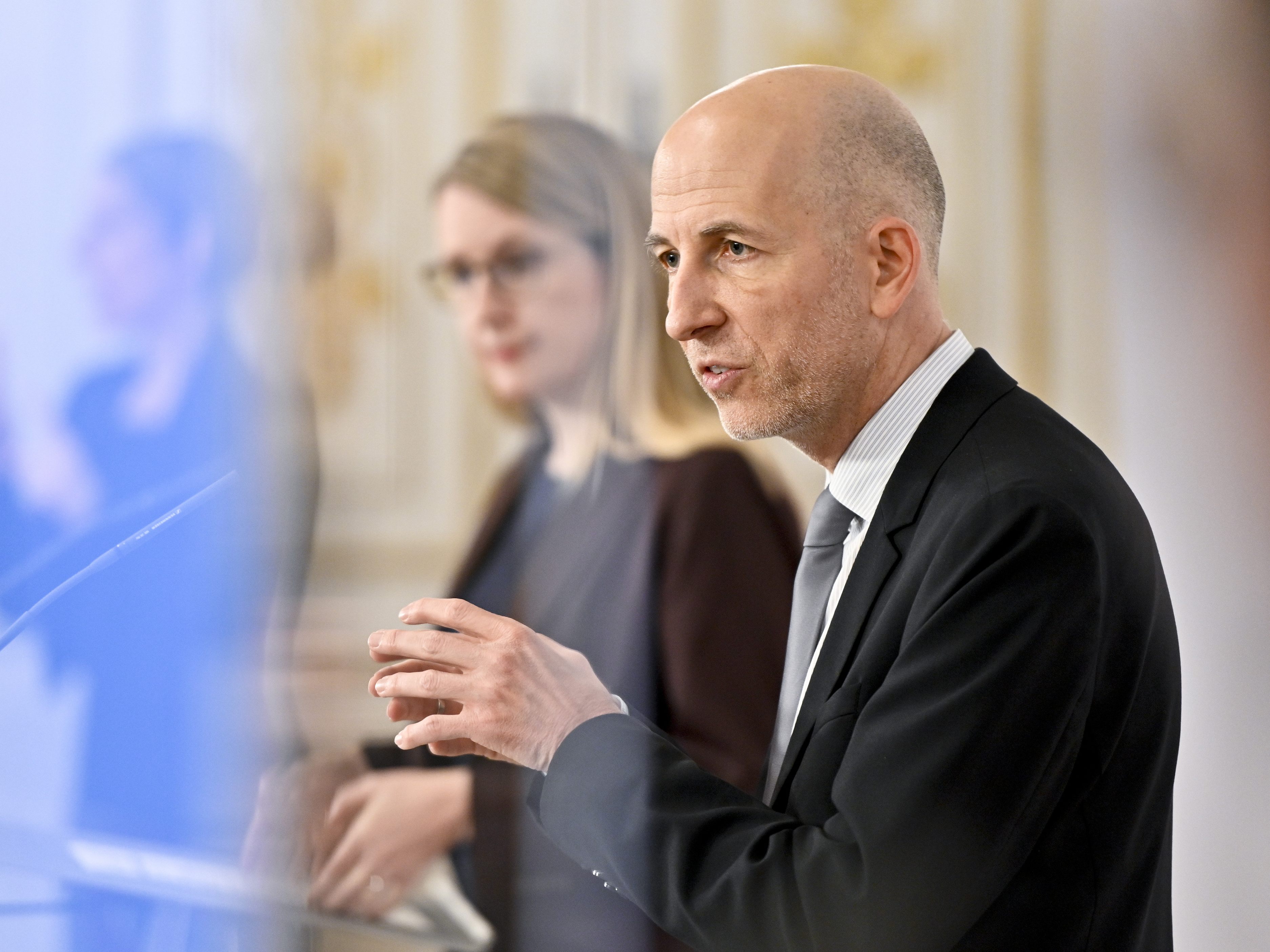 Ab 12.00 Uhr berichten wir live vom Pressefoyer. Ab 12.00 Uhr berichten wir live vom Pressefoyer.