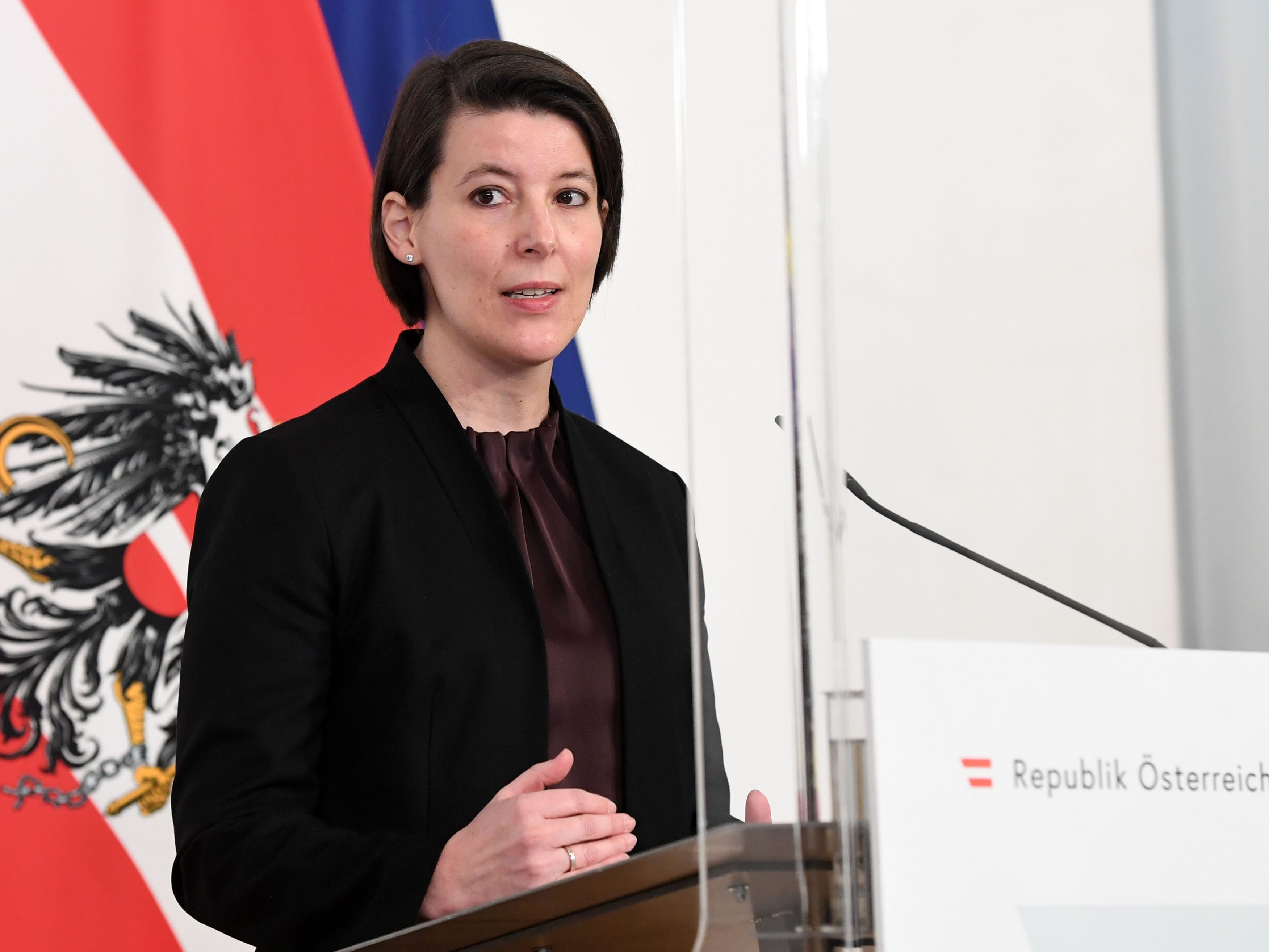 Expertin Katharina Reich brach eine Lanze für den AstraZeneca-Impfstoff Expertin Katharina Reich brach eine Lanze für den AstraZeneca-Impfstoff