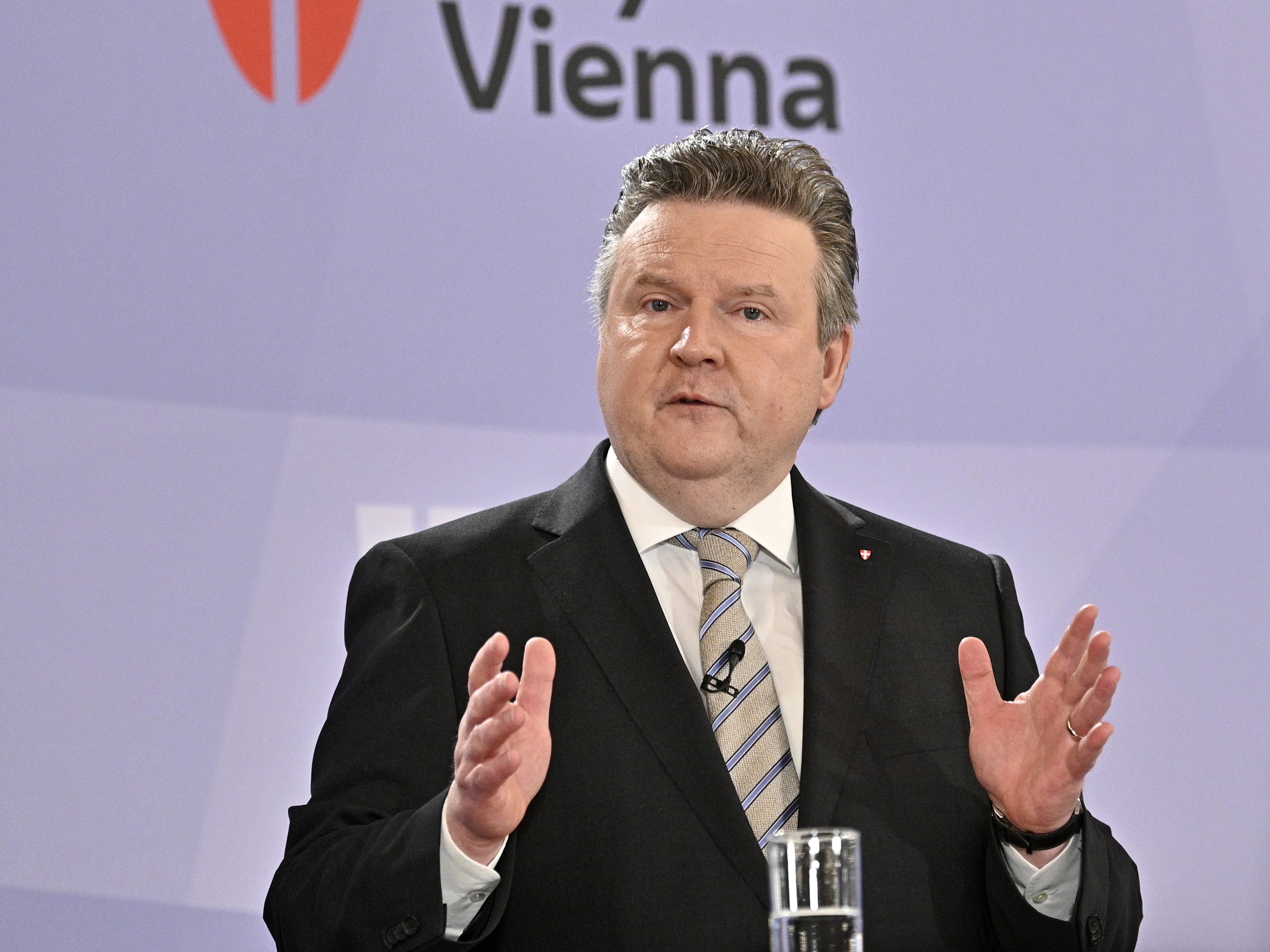 Bürgermeister Ludwig für eine Verlängerung des Lockdowns in Wien. Bürgermeister Ludwig für eine Verlängerung des Lockdowns in Wien.