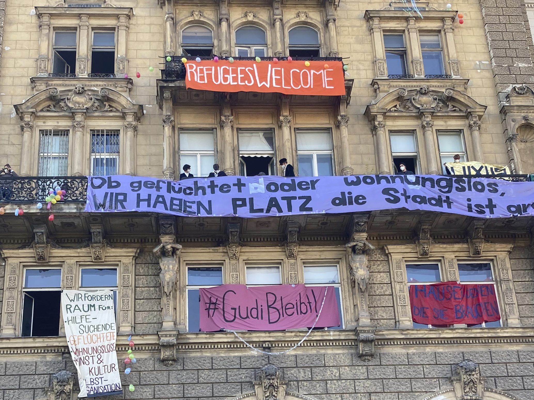 Die Aktivisten protestierten gegen die österreichische Asylpolitik. Die Aktivisten protestierten gegen die österreichische Asylpolitik.