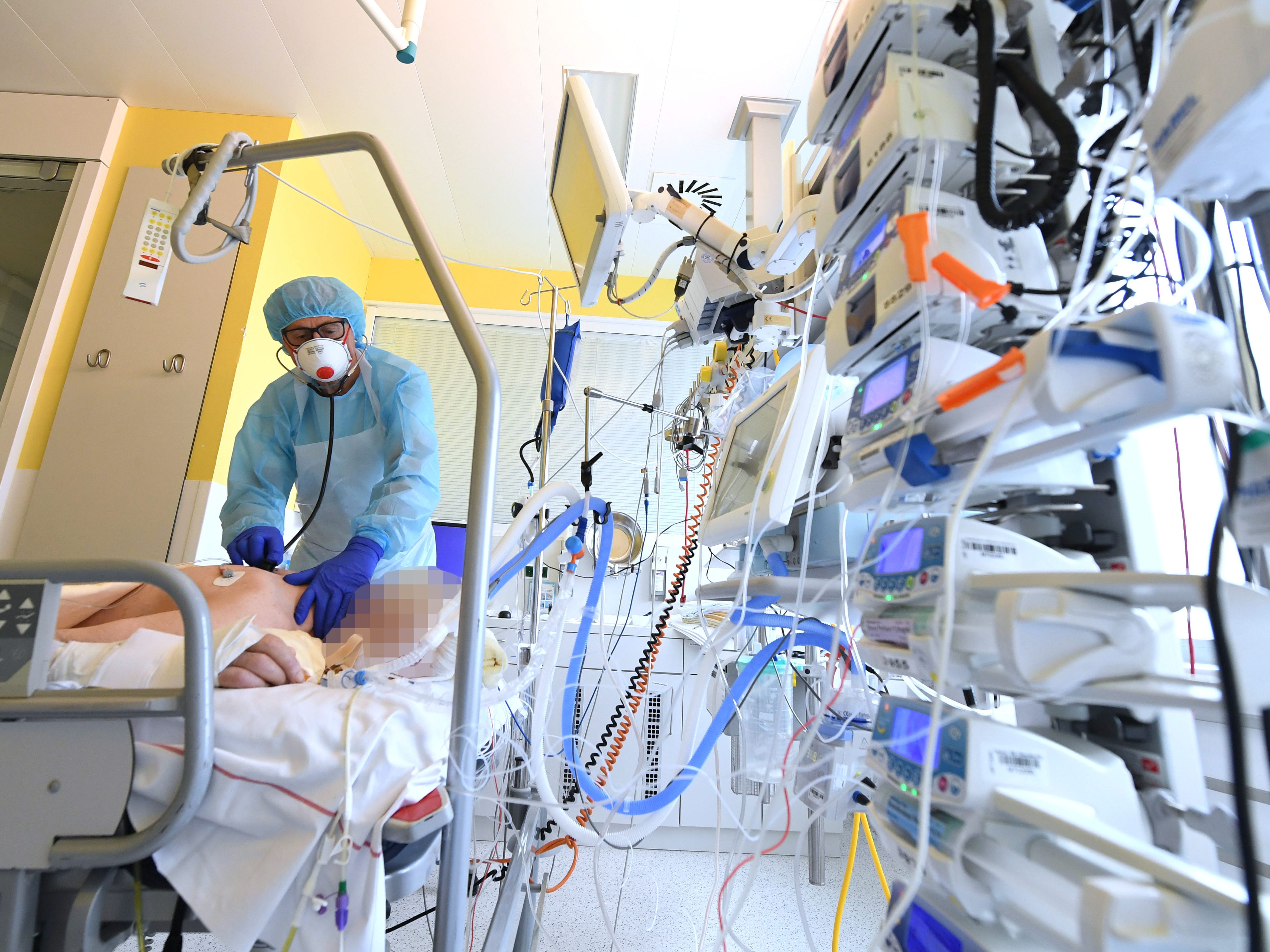 123 Covid-19-Patienten befanden sich auf der Intensivstation. 123 Covid-19-Patienten befanden sich auf der Intensivstation.