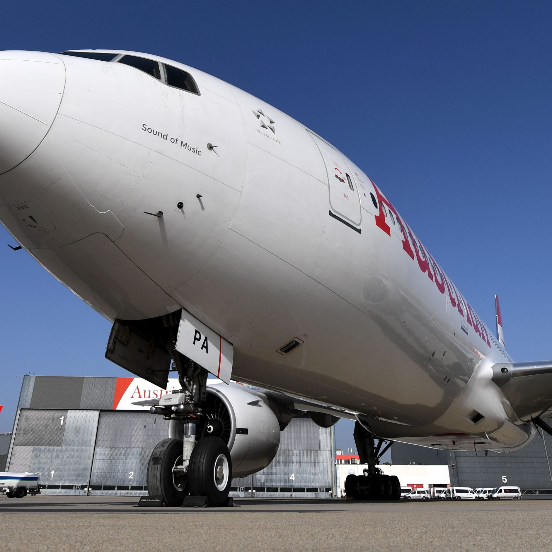 Die Flugbranche leidet weiterhin schwer unter der Coronakrise.