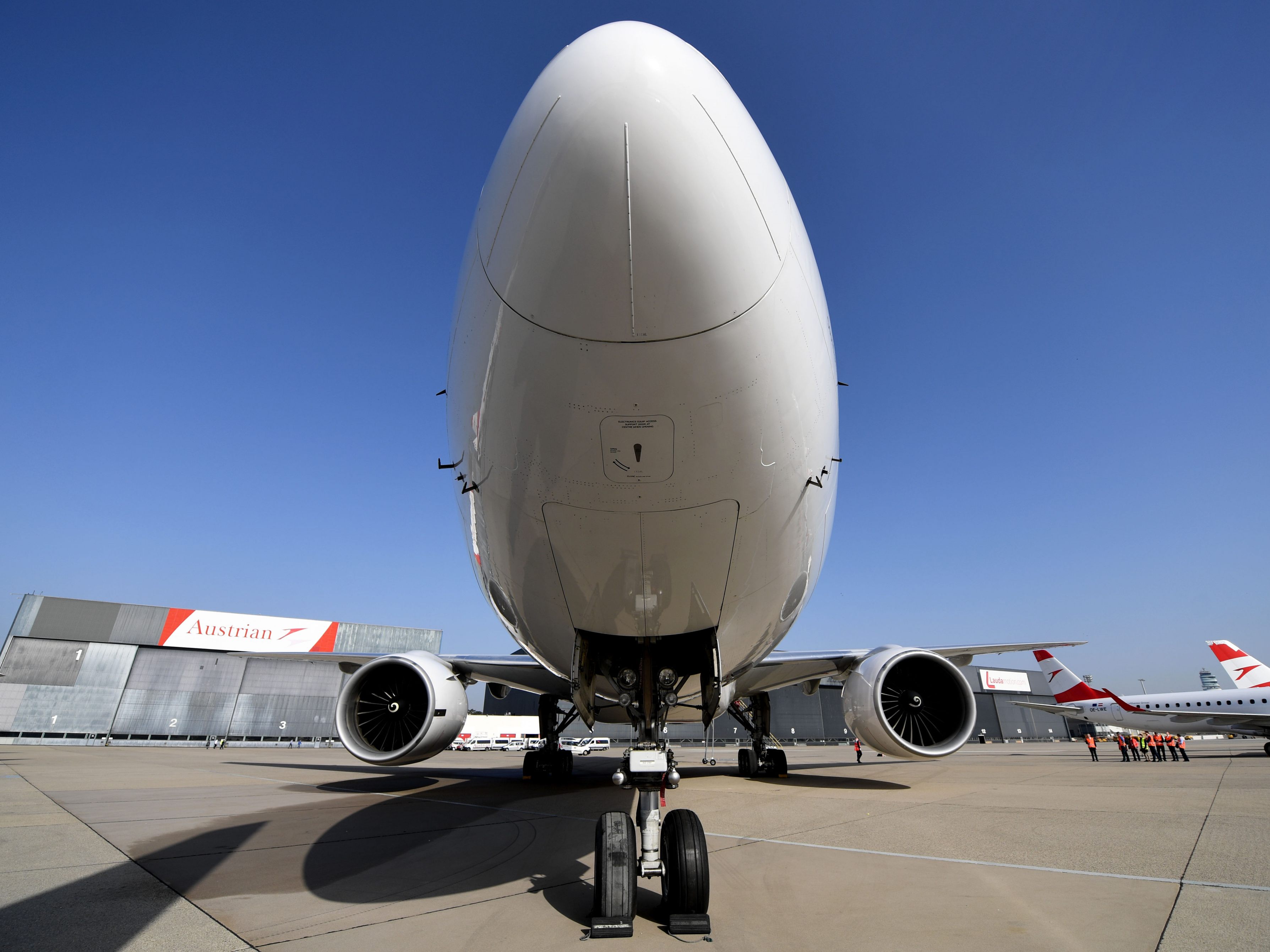 Bisher ist der Flugverkehr durch die Notbremse beeinflusst. Bisher ist der Flugverkehr durch die Notbremse beeinflusst.