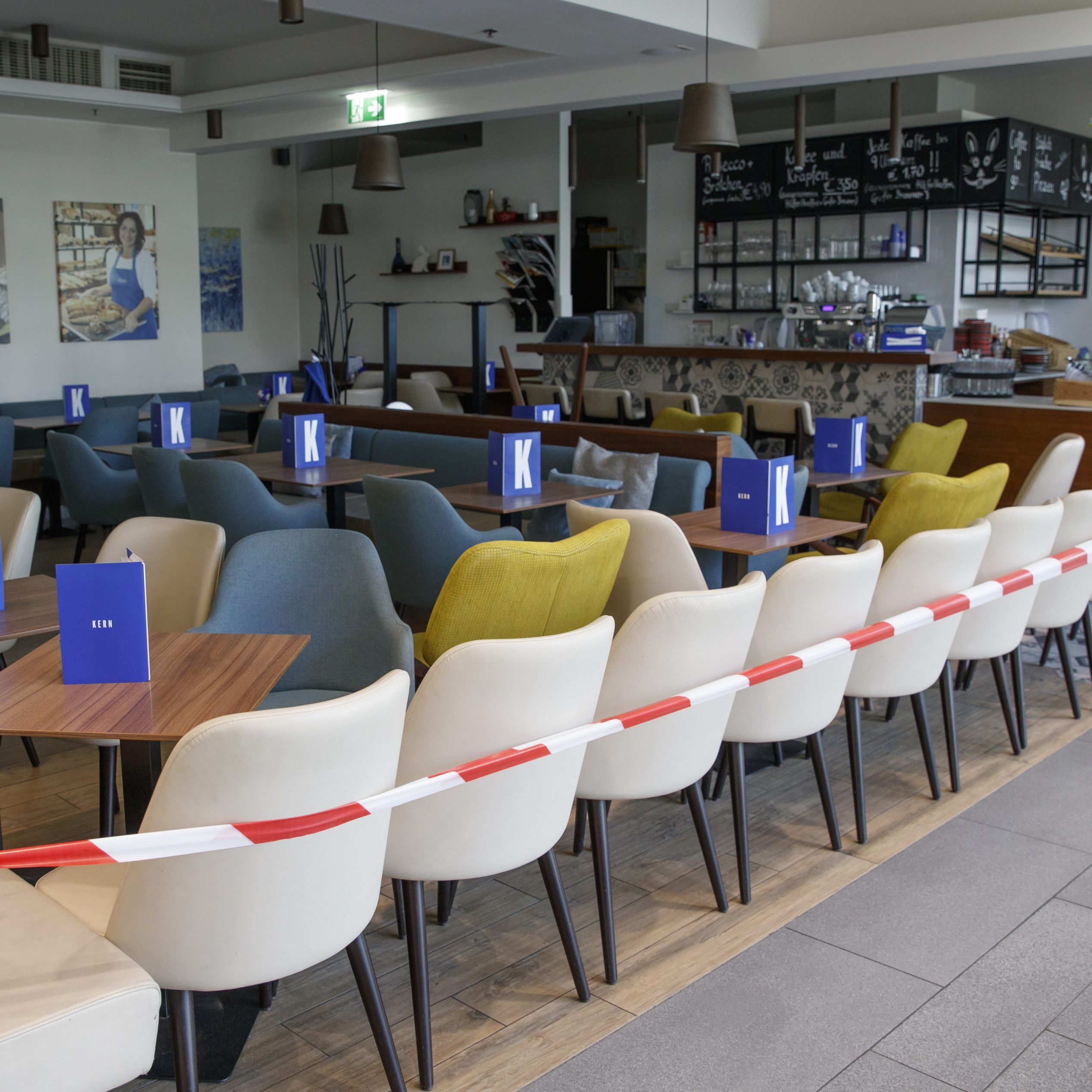 Durch staatliche Hilfspakete werden Unternehmen künstlich am Leben gehalten, kritisiert der Kreditschutzverband.