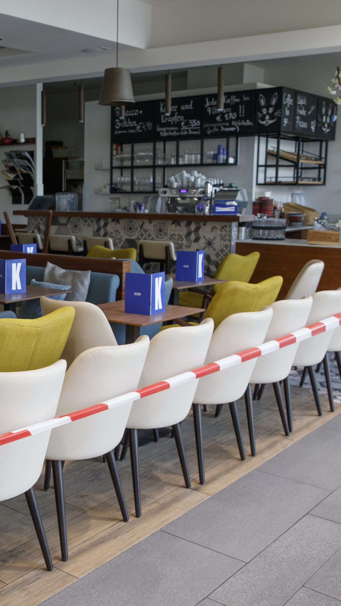 Durch staatliche Hilfspakete werden Unternehmen künstlich am Leben gehalten, kritisiert der Kreditschutzverband.