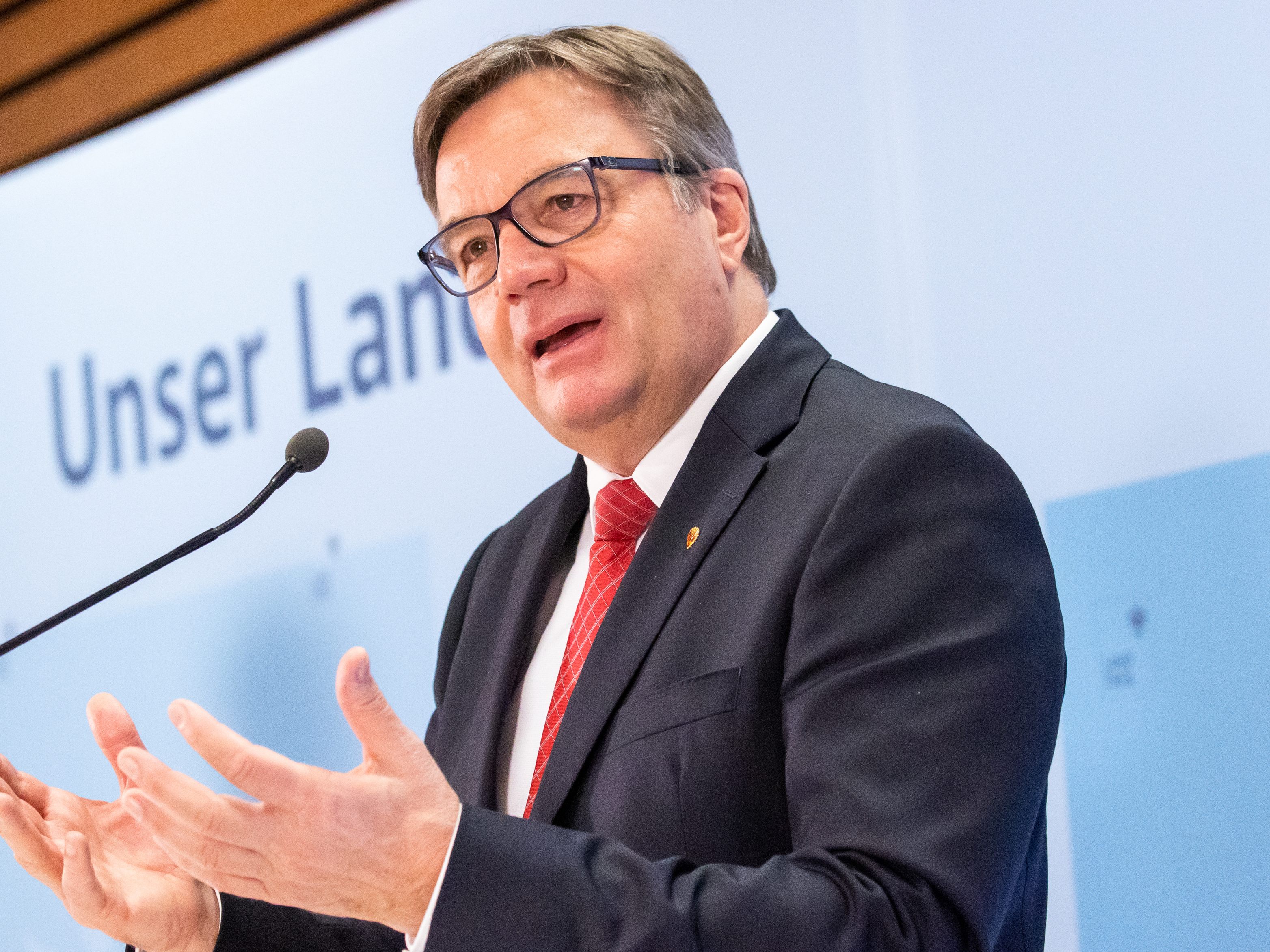 Tirols LH kann sich zunächst durchaus auch regionale Öffnungen vorstellen. Tirols LH kann sich zunächst durchaus auch regionale Öffnungen vorstellen.