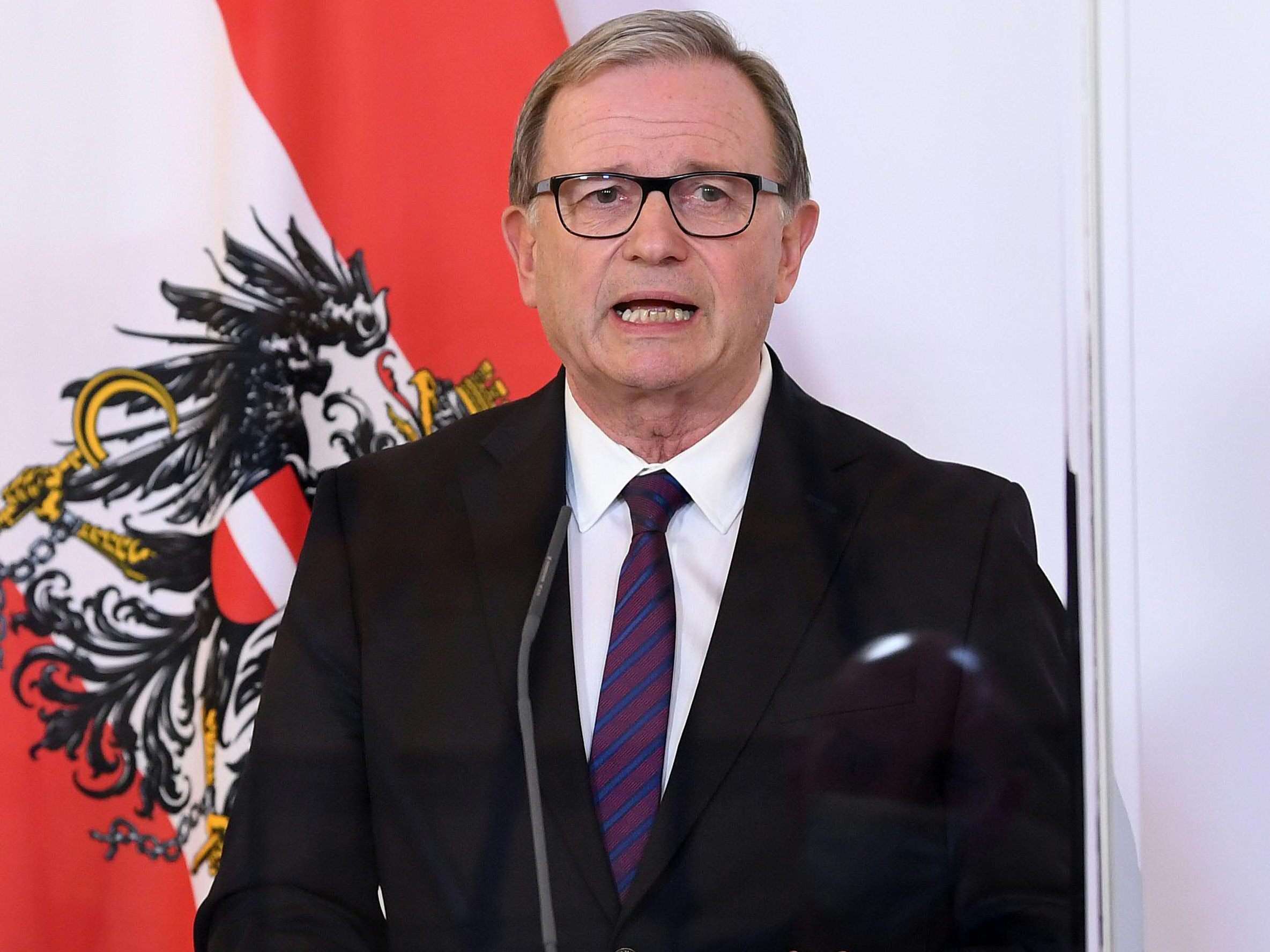 Kopf will den Bericht der WKÖ-eigenen Kontrollstelle Punkt für Punkt durcharbeiten. Kopf will den Bericht der WKÖ-eigenen Kontrollstelle Punkt für Punkt durcharbeiten.