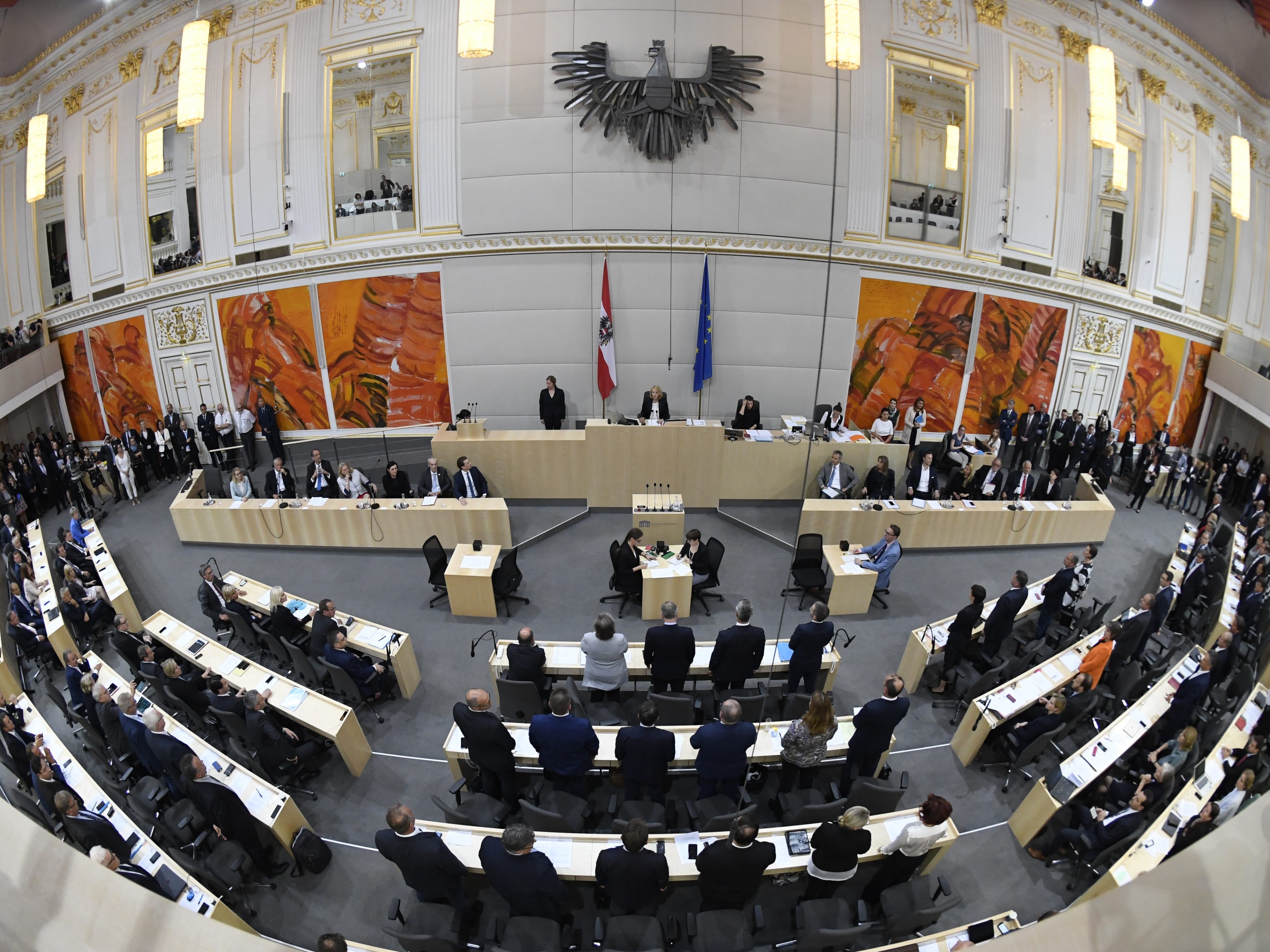 Kommenden Montag findet eine Nationalrat-Sondersitzung zur Coronakrise statt. Kommenden Montag findet eine Nationalrat-Sondersitzung zur Coronakrise statt.