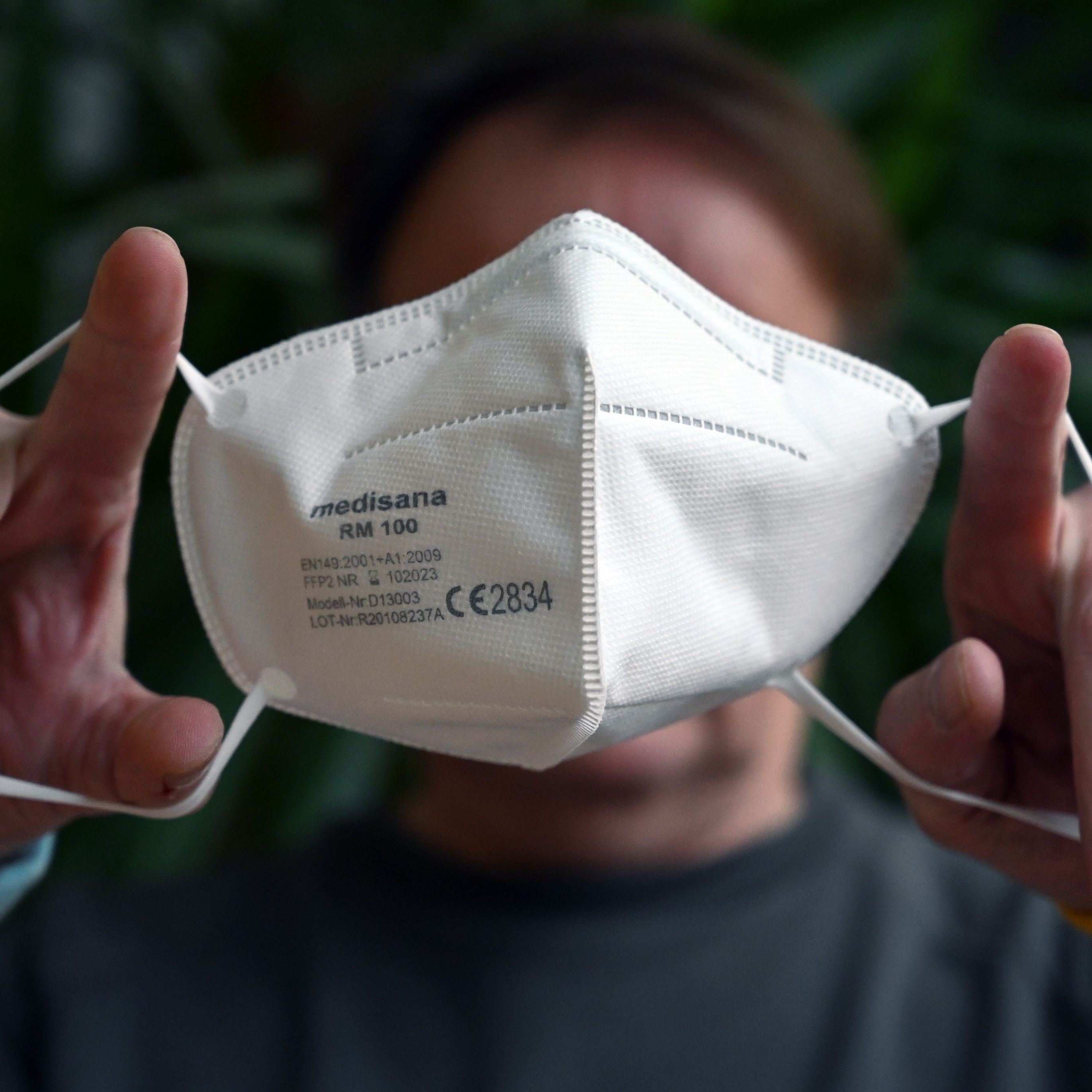 Führen FFP2-Masken zu dauerhaften Segelohren?