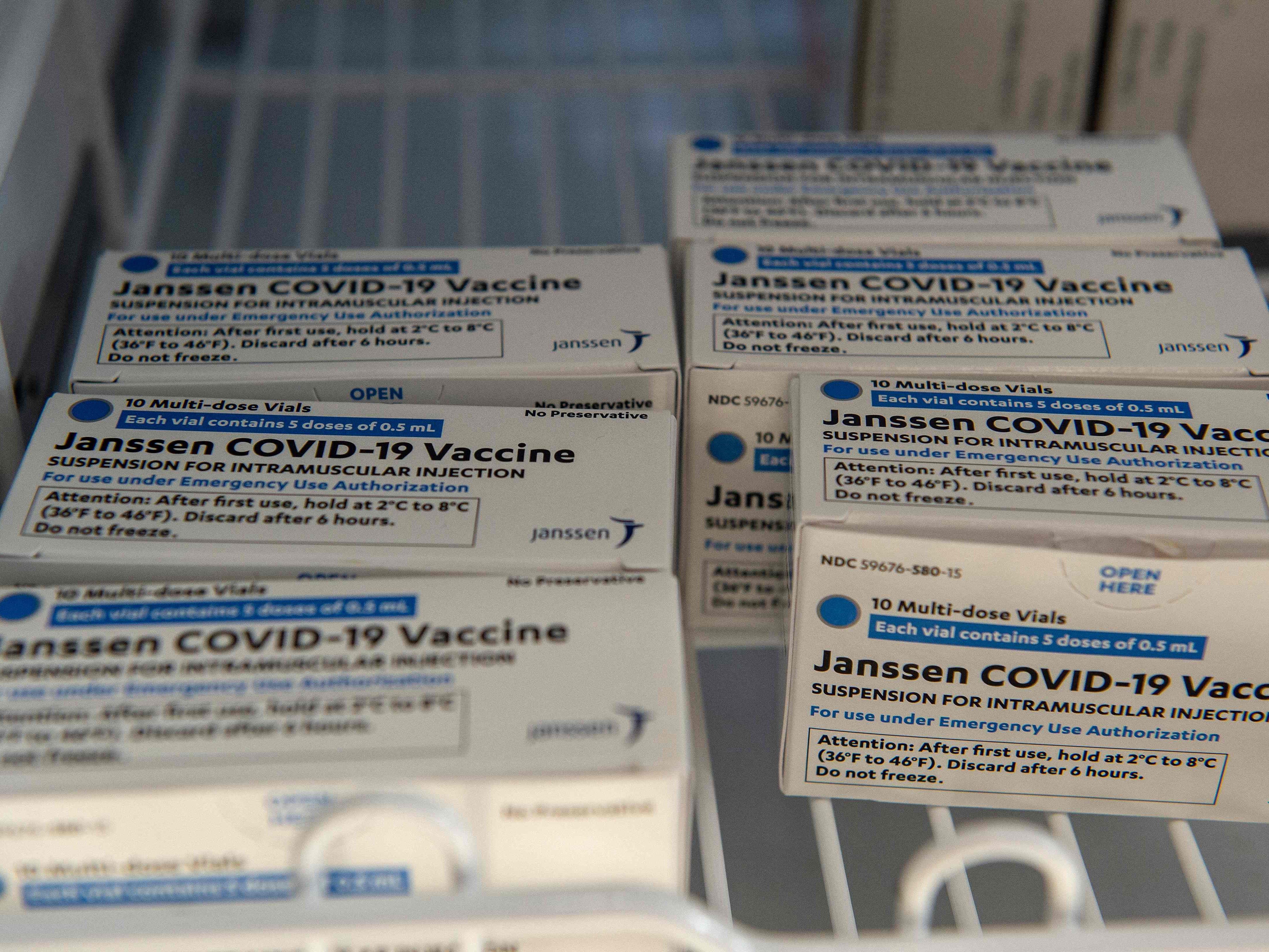 Insgesamt wurden 2,5 Millionen Vakzine von Johnson & Johnson bestellt. Insgesamt wurden 2,5 Millionen Vakzine von Johnson & Johnson bestellt.