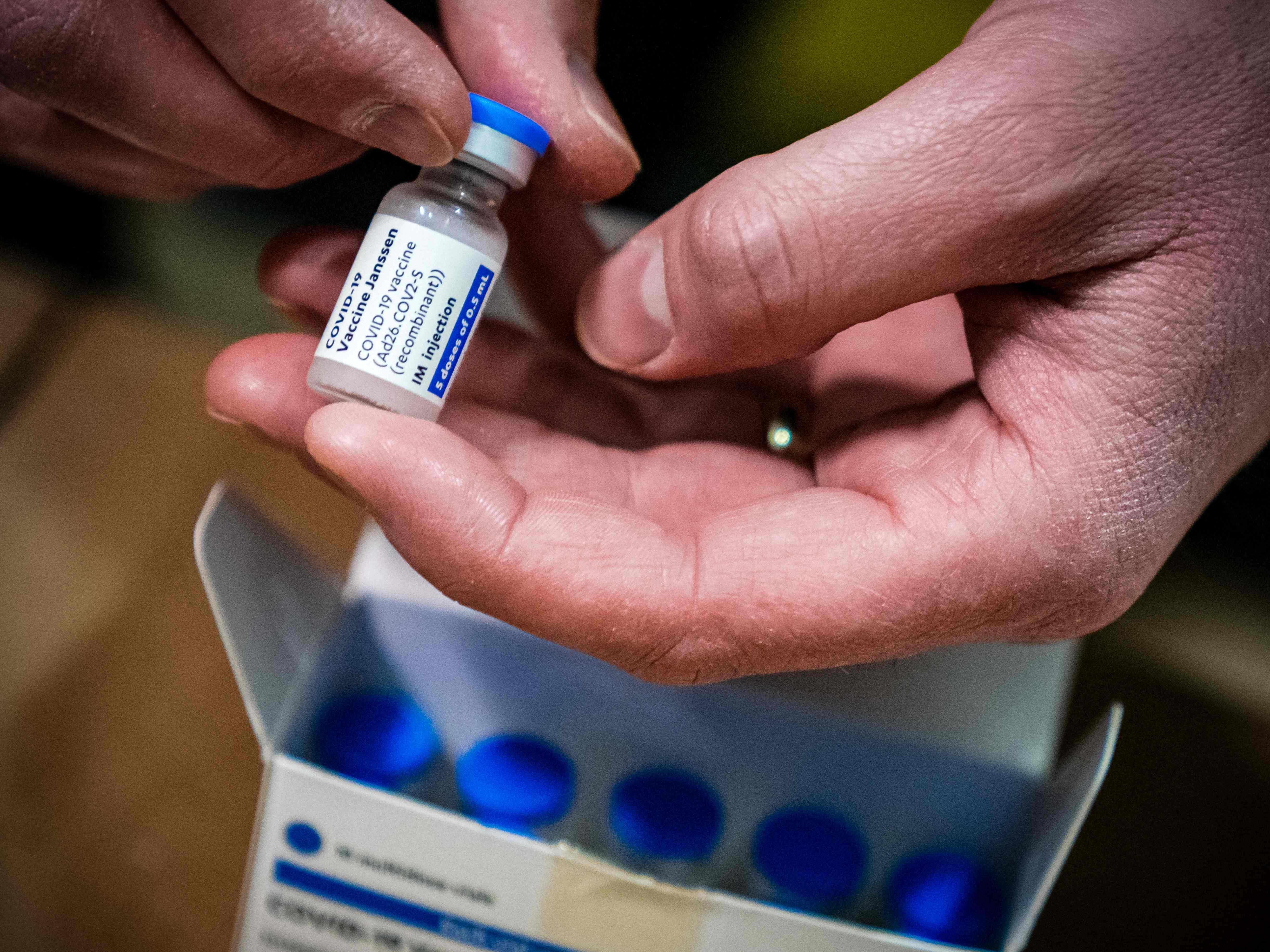 Der Auslieferungs-Stopp des Johnson & Johnson-Impfstoffes "Jannsen" belastet den Impfplan vorerst nicht Der Auslieferungs-Stopp des Johnson & Johnson-Impfstoffes "Jannsen" belastet den Impfplan vorerst nicht