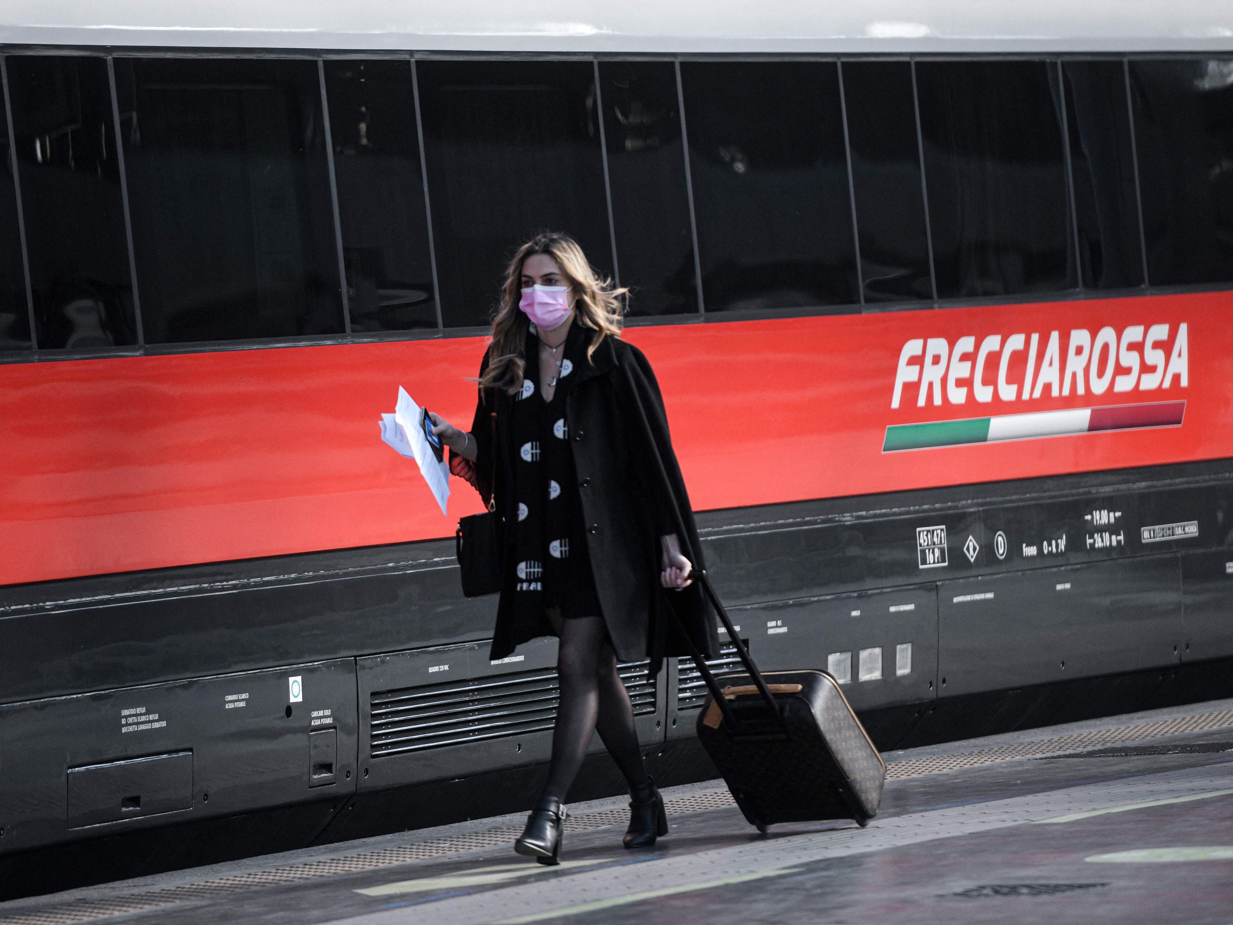 Italien führt grünen Pass für Binnenreisen ein. Italien führt grünen Pass für Binnenreisen ein.
