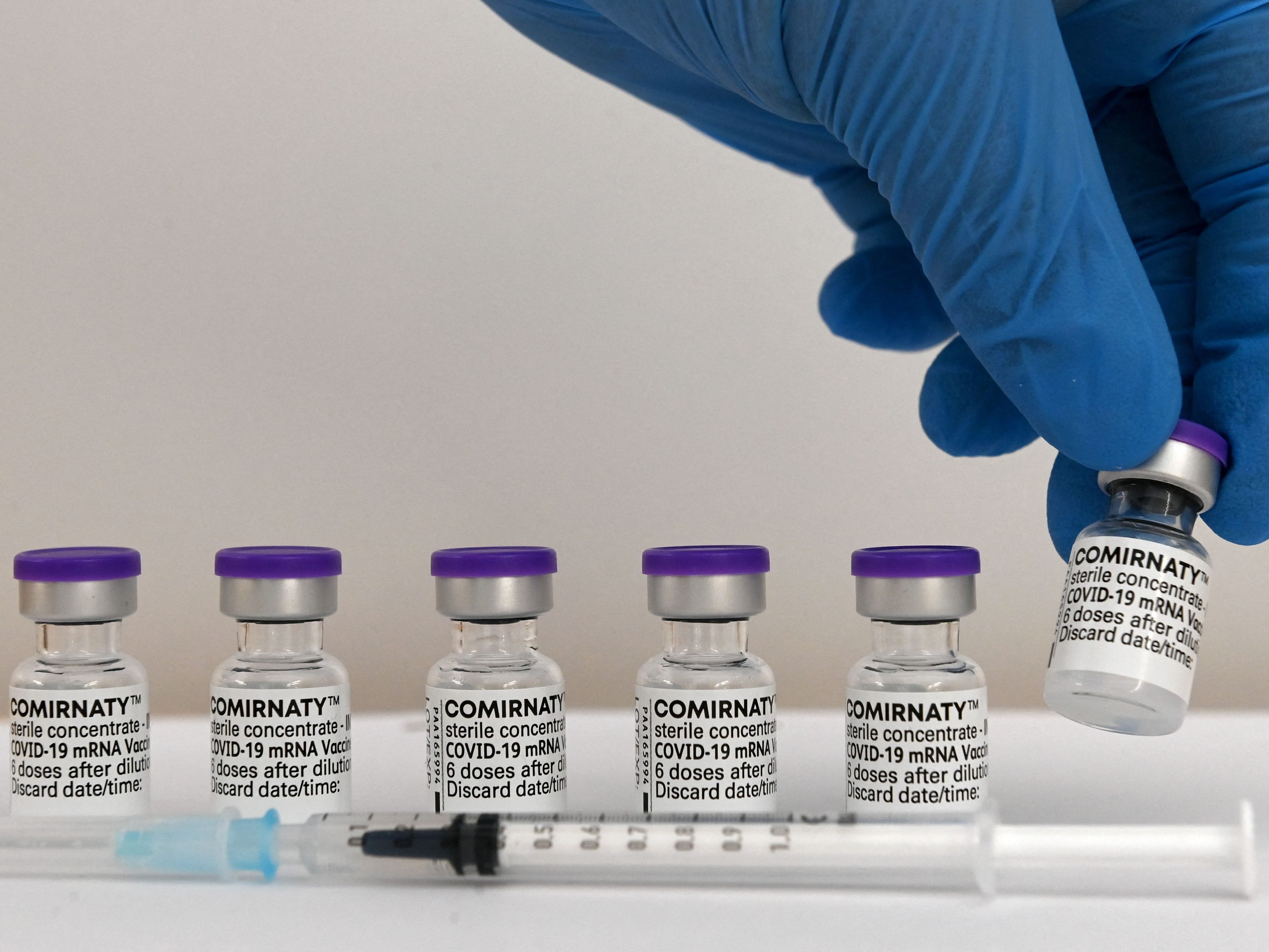 EU erhält bis zu 1,8 Mrd. weitere Impfdosen von BioNTech/Pfizer. EU erhält bis zu 1,8 Mrd. weitere Impfdosen von BioNTech/Pfizer.