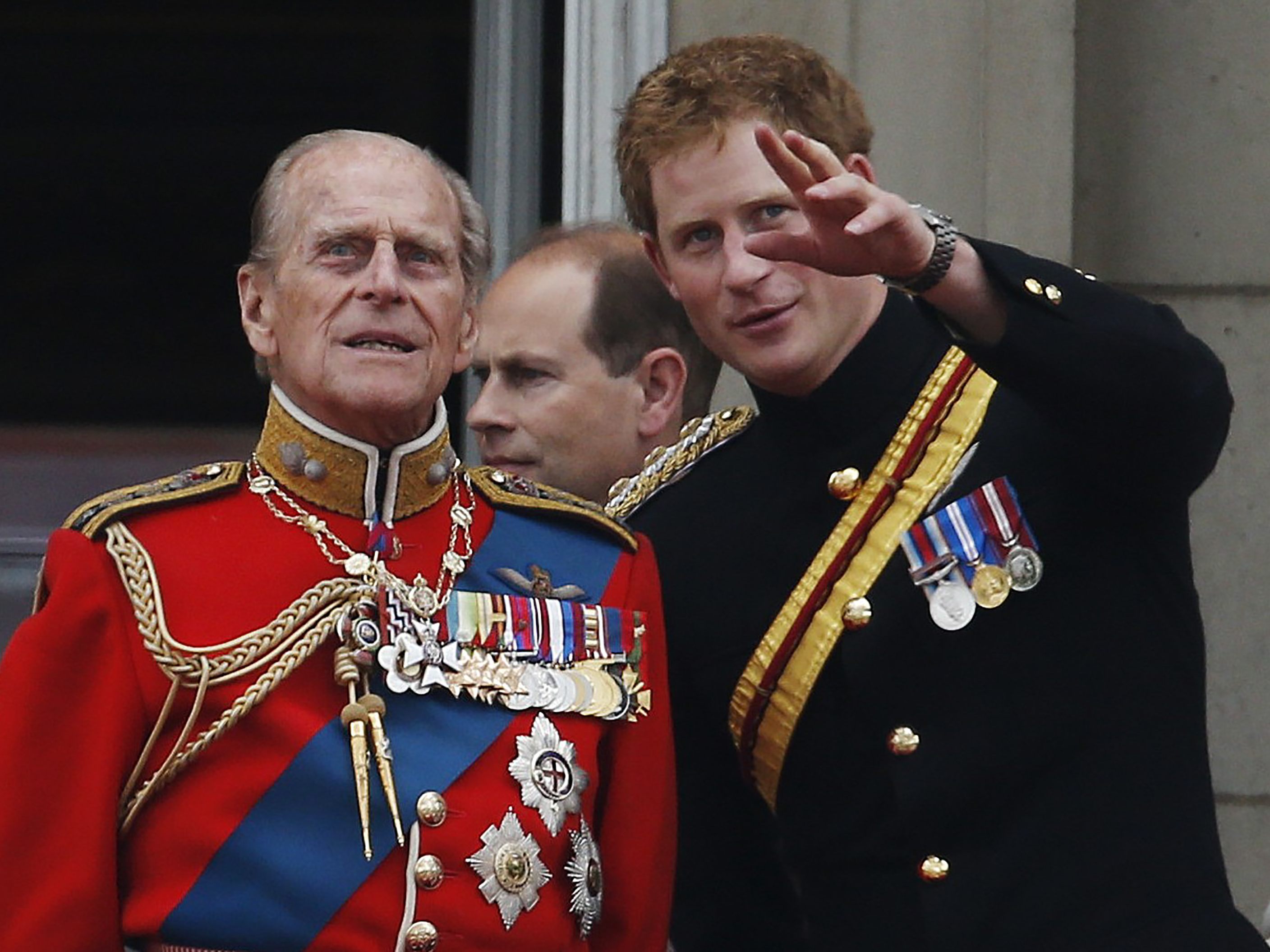 Prinz Harry ist alleine zur Trauerfeier seines Großvaters Prinz Philip nach Großbritannien gereist. Prinz Harry ist alleine zur Trauerfeier seines Großvaters Prinz Philip nach Großbritannien gereist.