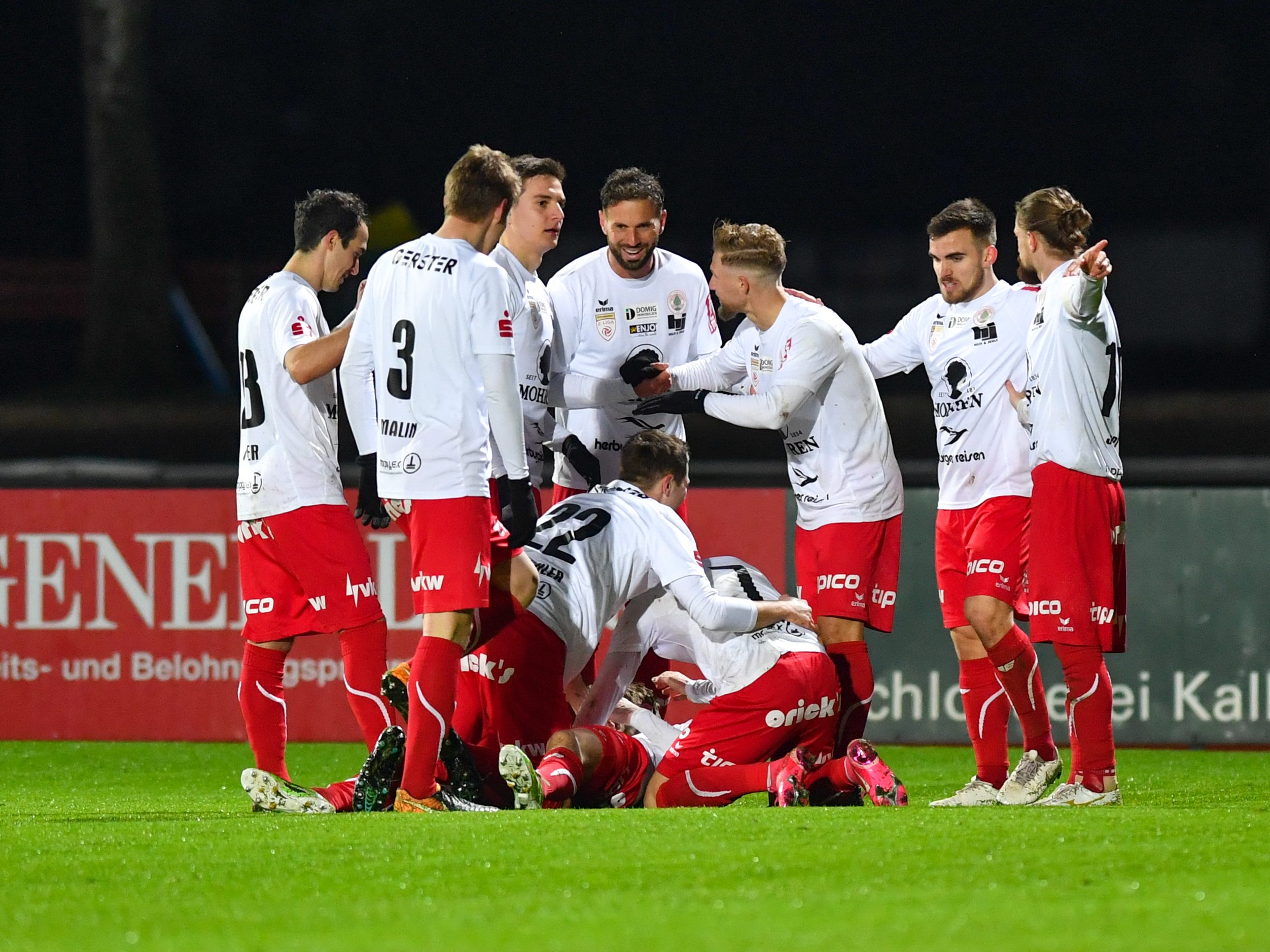 Die Dornbirner jubelten dank der größeren Effizienz über einen wichtigen Derbysieg.