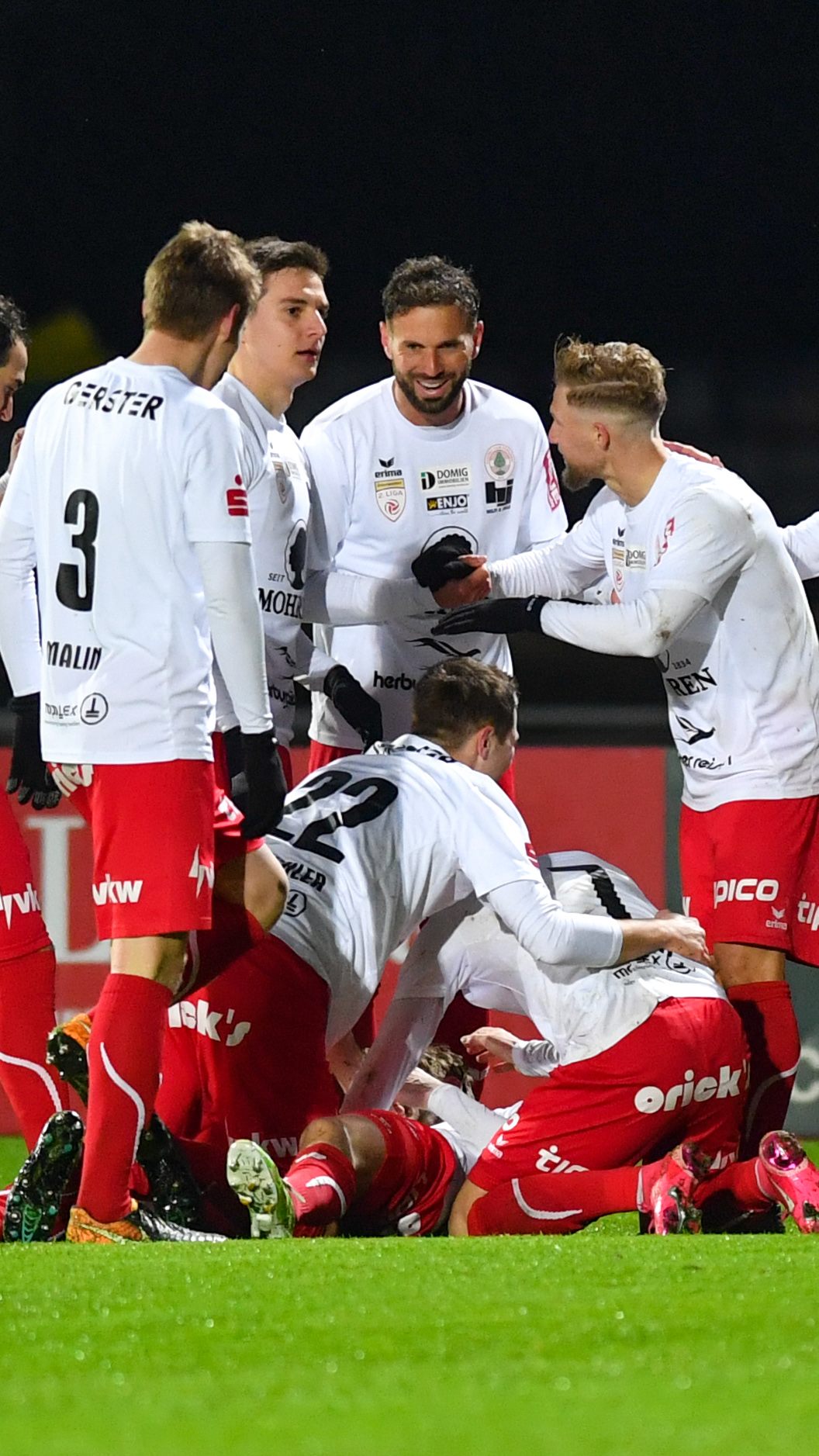 Die Dornbirner jubelten dank der größeren Effizienz über einen wichtigen Derbysieg.