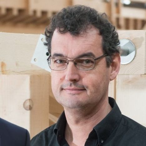 Vorarlberger Holzbauer massiv unter Druck: LR Tittler, Innungsmeister Brunner und WKV-Präsident Hans Peter Metzler nehmen sich des heiklen Themas an.