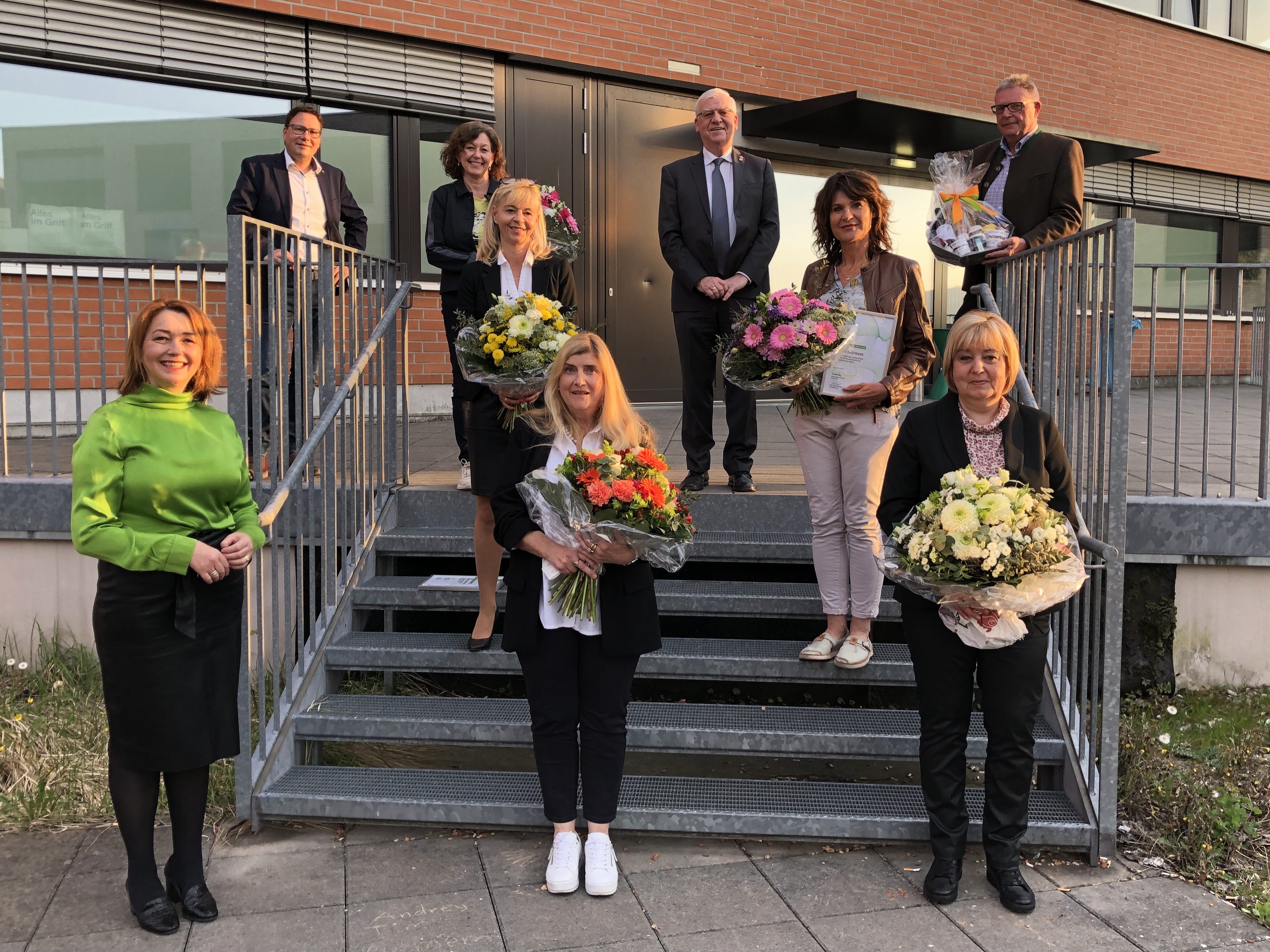 Ehrung für verdiente Mitarbeiterinnen und Mitarbeiter der Volkshochschule Götzis V.l.n.r. Vizebgm. Edith Lampert, Geschäftsführer Stefan Fischnaller, Maria Heinzle, Monika Oberhauser, Johanna Heinzle, Obmann Wolfgang Türtscher, Conny Kaufmann, Ingrid Schedler, Jörg Gerstendörfer