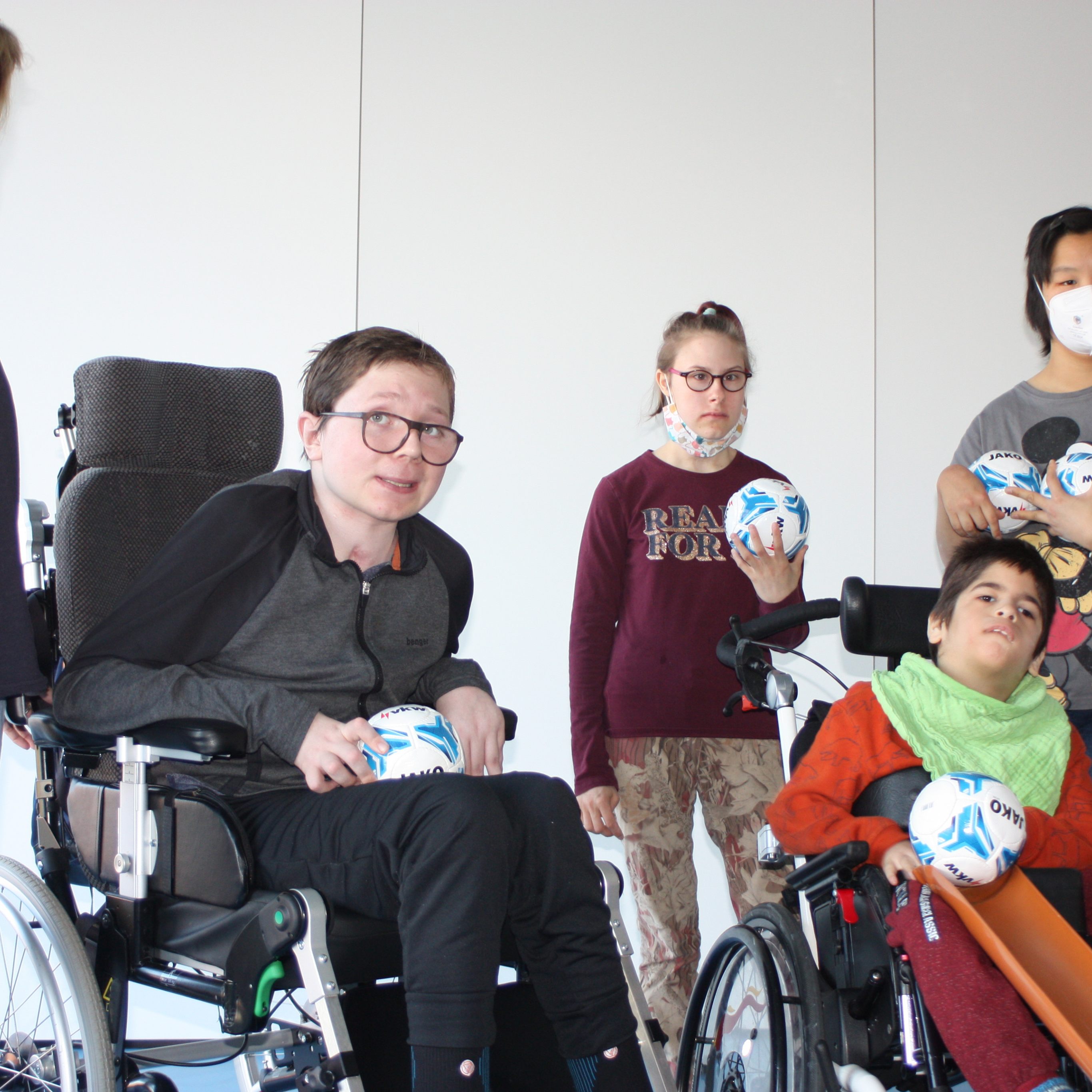 Fünfzig Kinder und Jugendliche vom Schulheim Mäder waren bei der Ball-Challenge mit Freude und Begeisterung mit dabei