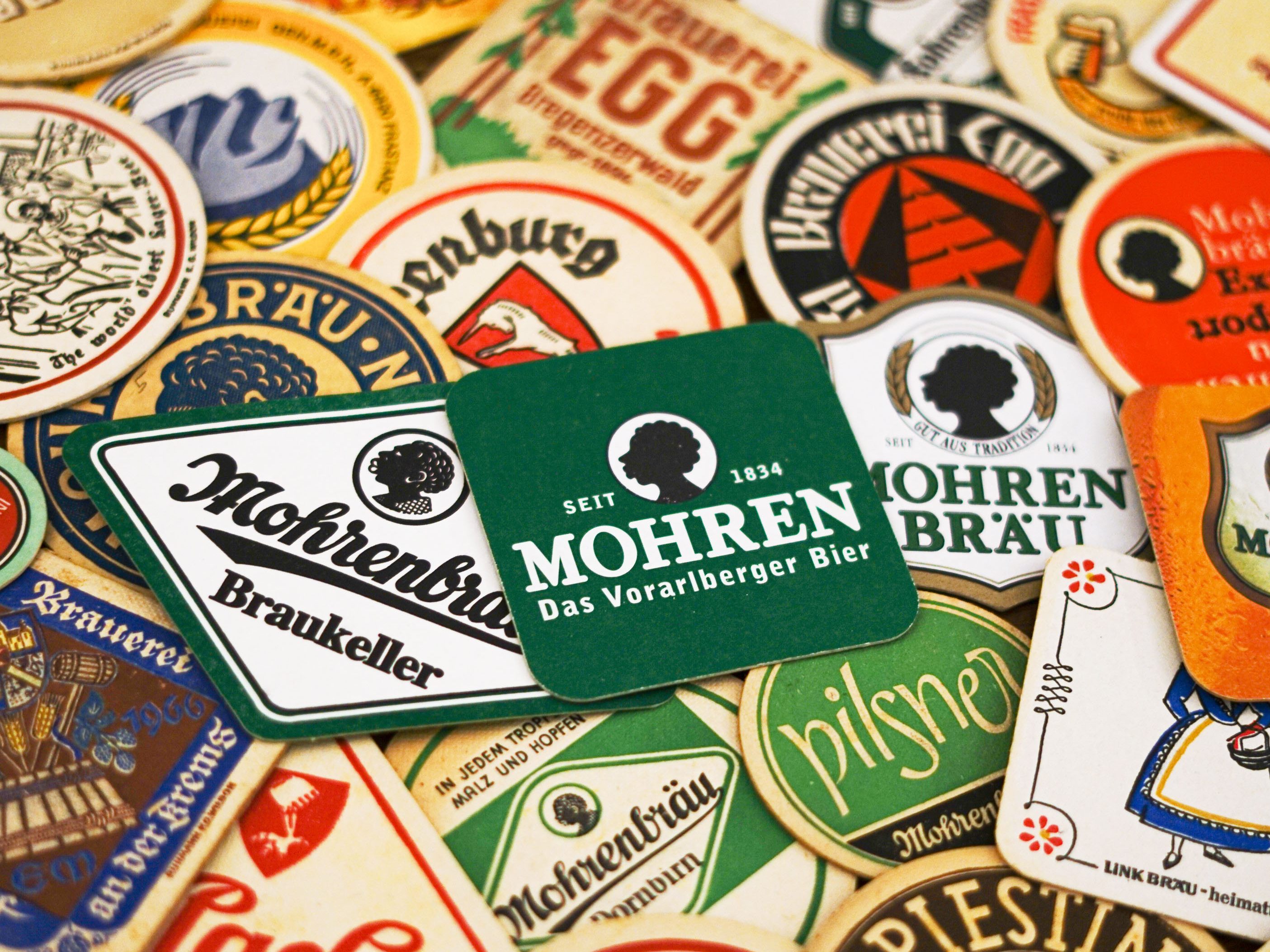 Rund 10.000 Bierdeckel hat die Mohren Biererlebniswelt in den vergangenen Monaten gesammelt. Etwa 1.000 ausgewählte Exponate werden bei der Sonderschau gezeigt. Rund 10.000 Bierdeckel hat die Mohren Biererlebniswelt in den vergangenen Monaten gesammelt. Etwa 1.000 ausgewählte Exponate werden bei der Sonderschau gezeigt.