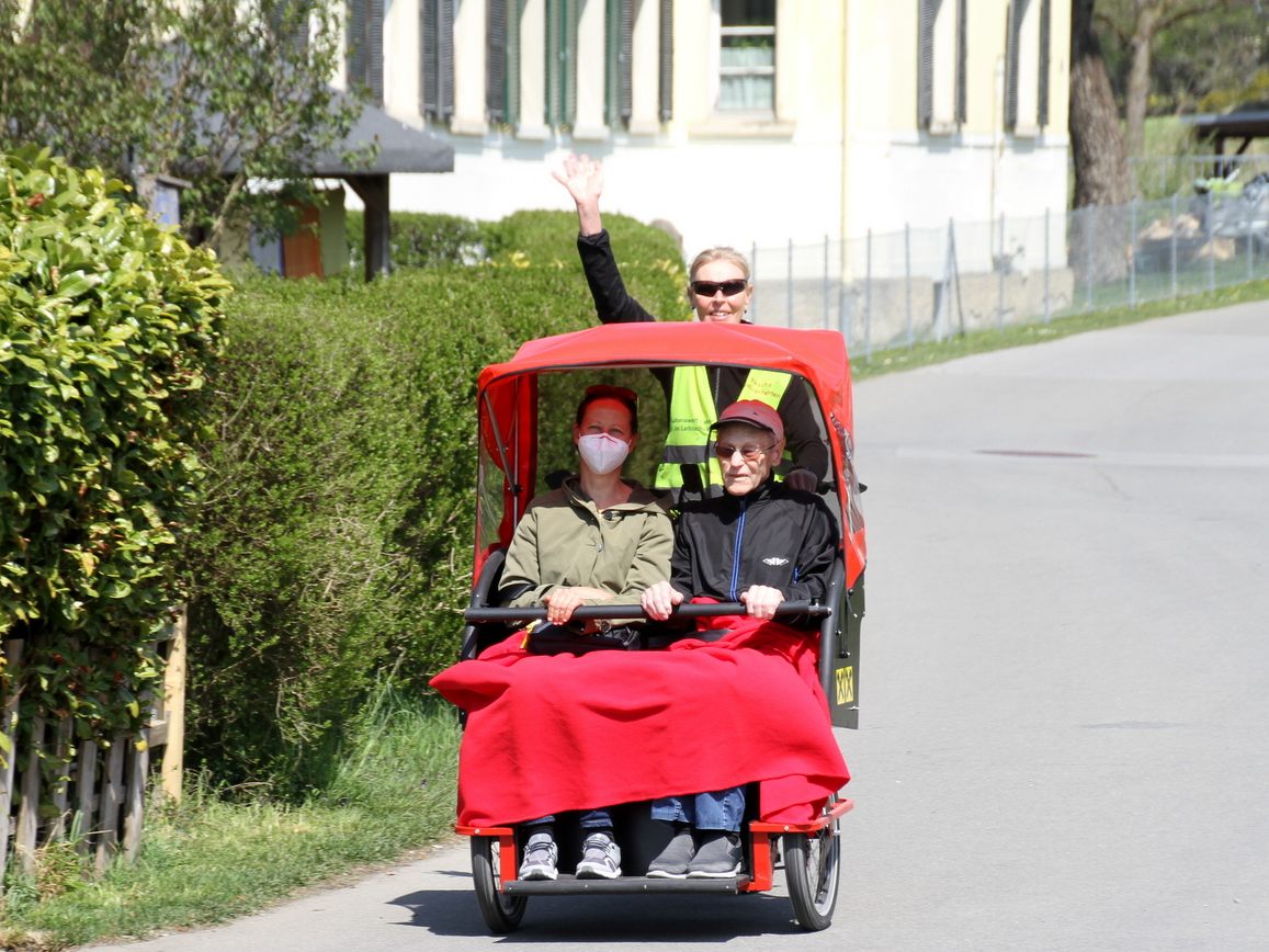 Rikscha-ausfahrt in den Frühling