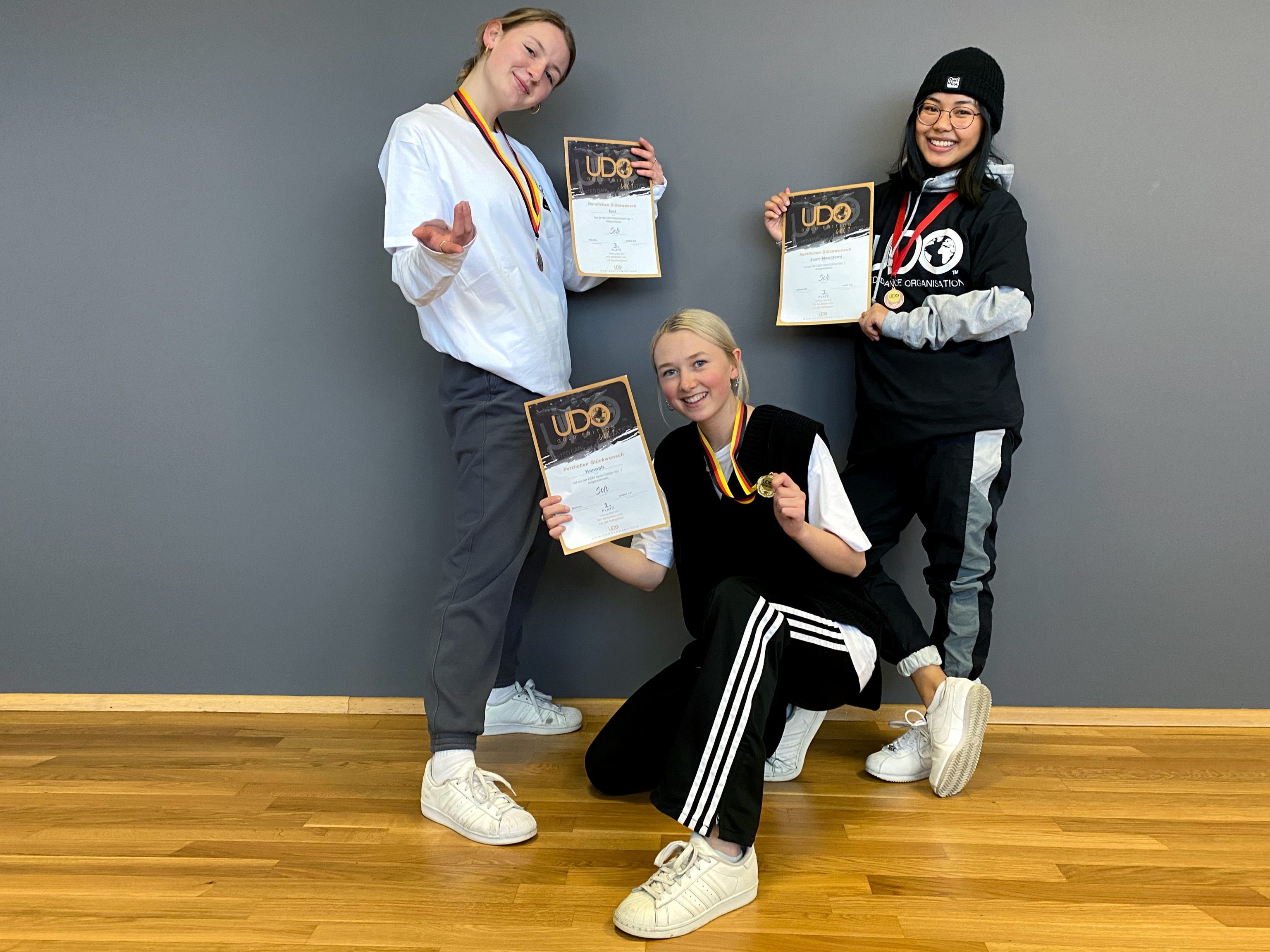 Die Gewinnerinnen Emi Schmidle, Hannah Hagen und Jomi Armenio von The Various 8. Die Gewinnerinnen Emi Schmidle, Hannah Hagen und Jomi Armenio von The Various 8.