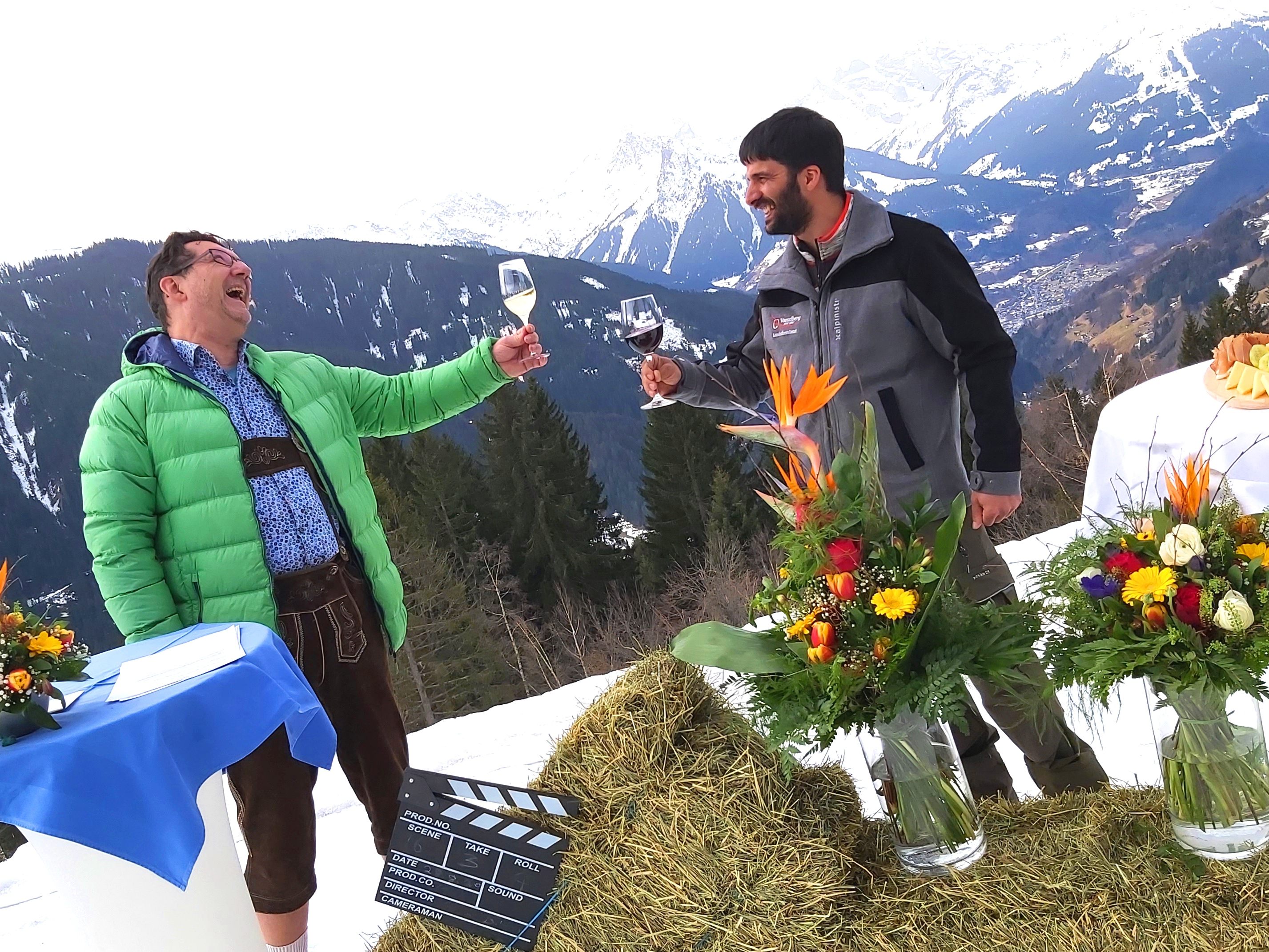 Am Silbertaler Kristberg wurde eine weitere Folge der TV-Serie "us dr Gondl" mit Interviewgast Sebastian Fitsch aufgezeichnet. Am Silbertaler Kristberg wurde eine weitere Folge der TV-Serie "us dr Gondl" mit Interviewgast Sebastian Fitsch aufgezeichnet.
