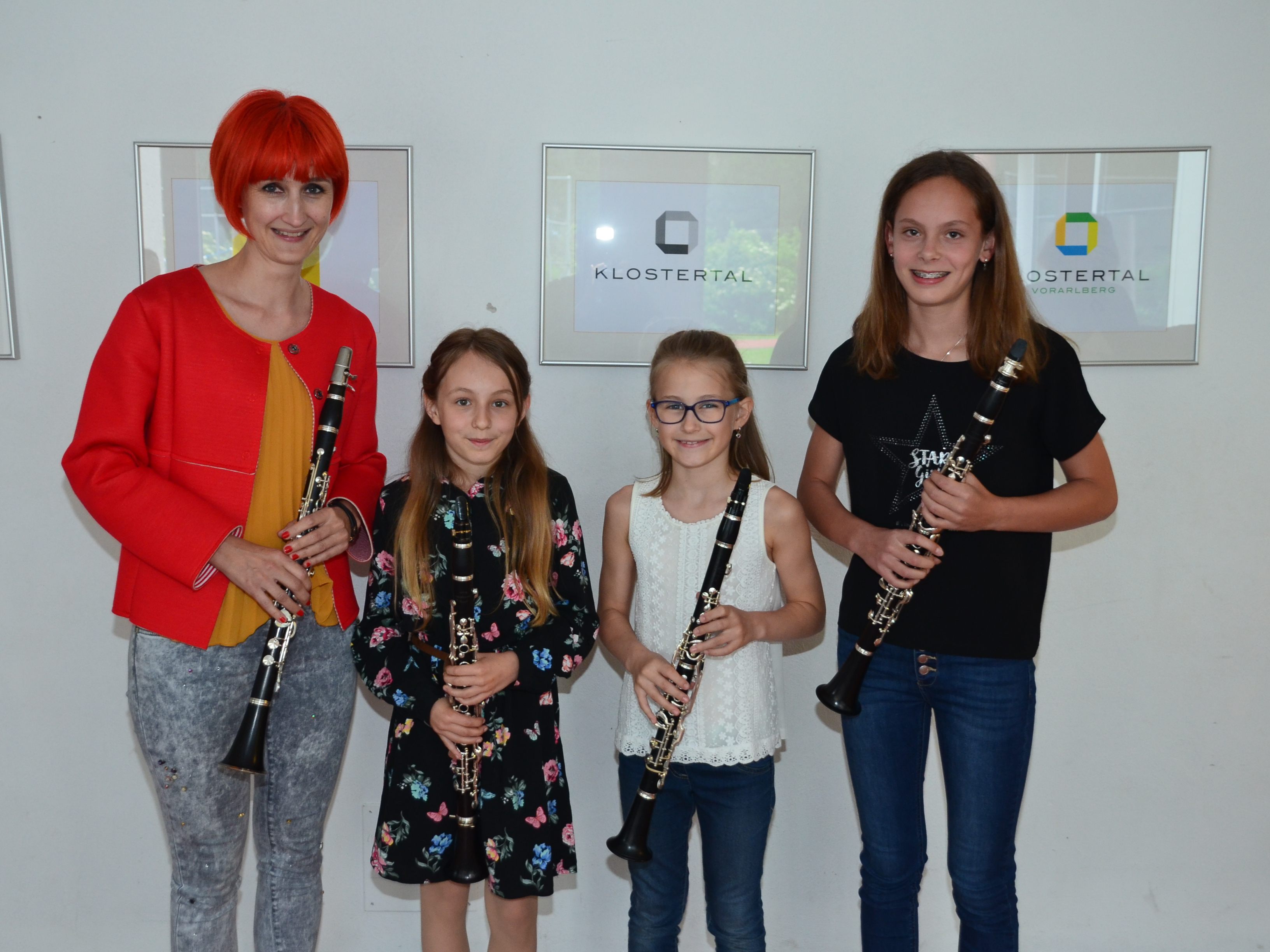 Sophia und Antonia (2. und 3. von rechts) überzeugten die Jury des Bewerbs „Prima la musica“ Archivbild
