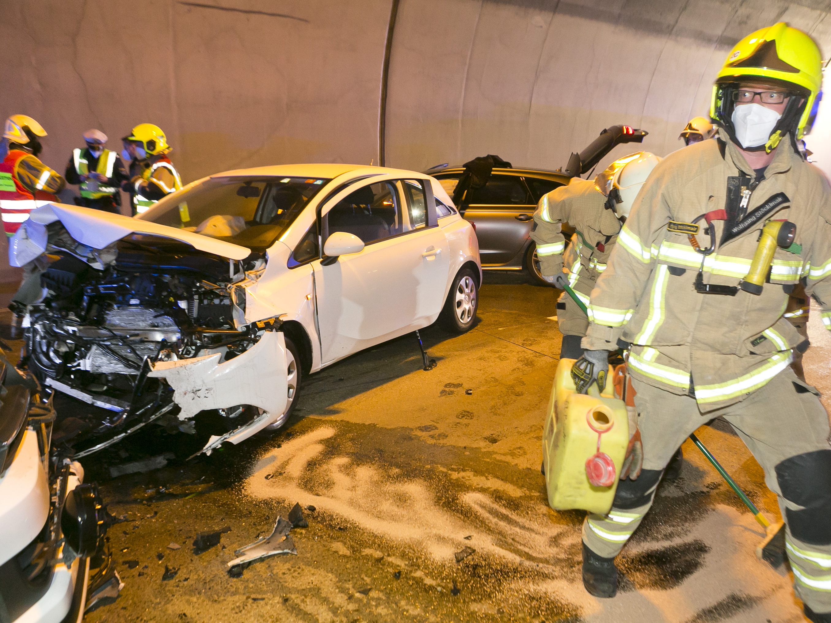 Alle drei beteiligten Fahrzeuge wurden stark beschädigt