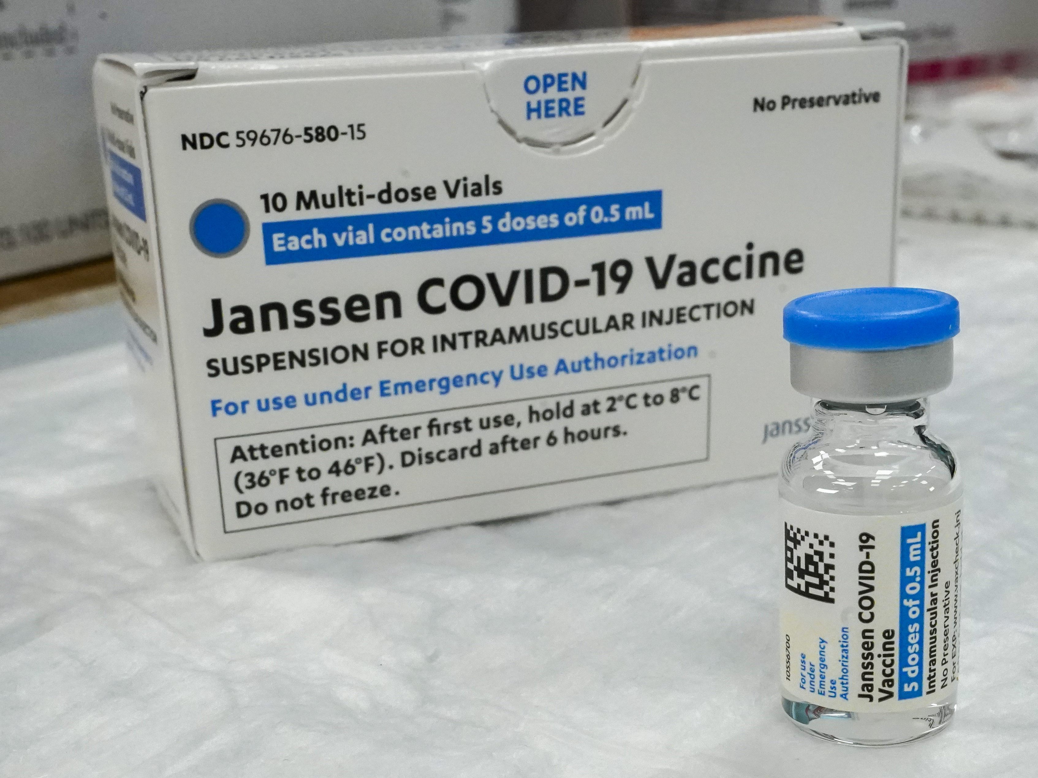 Seltene Thromboseart aufgetreten: USA beraten über Impfstoff von Johnson & Johnson. Seltene Thromboseart aufgetreten: USA beraten über Impfstoff von Johnson & Johnson.