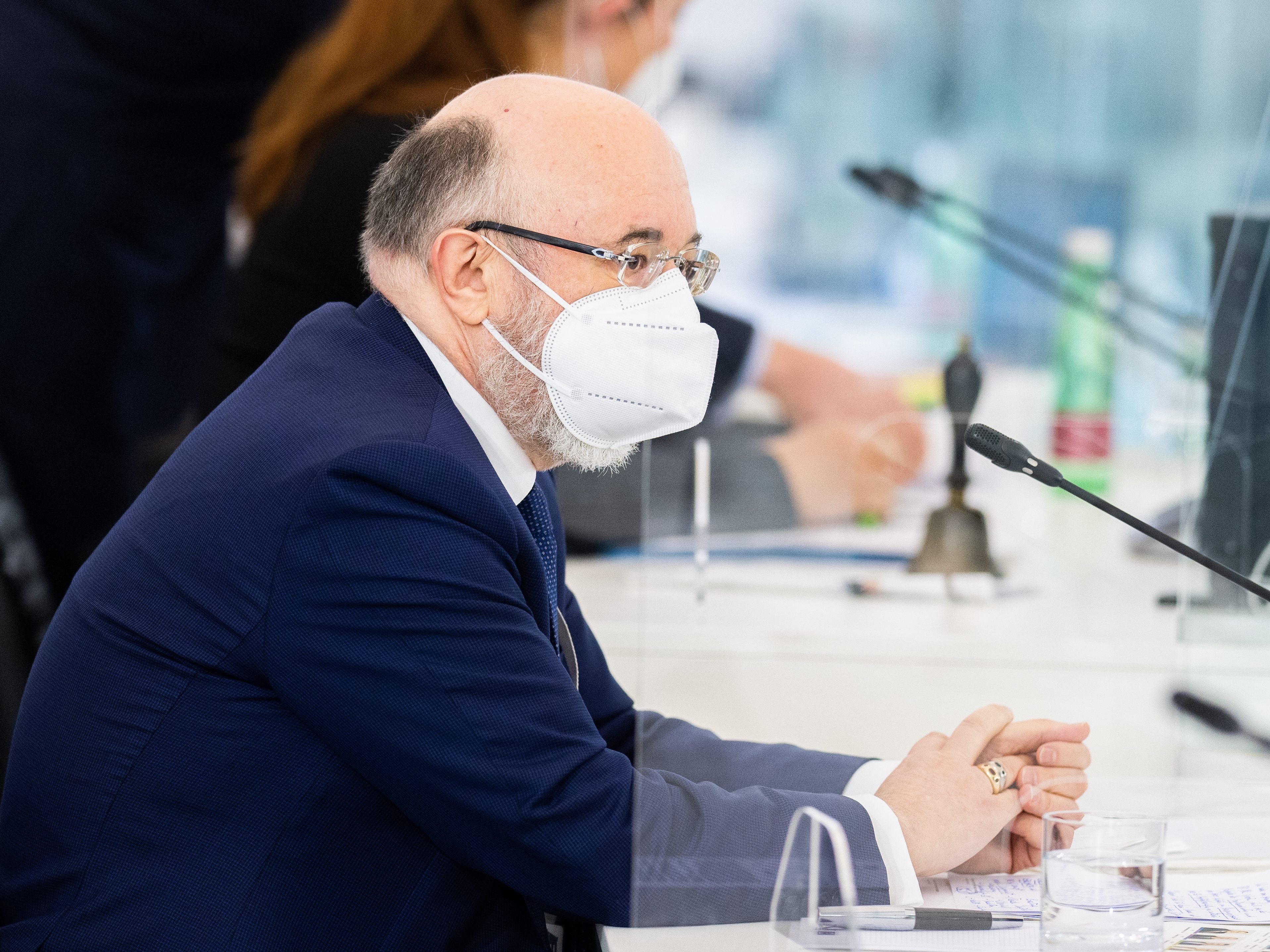 Clemens Martin Auer wies die Schuld von sich. Clemens Martin Auer wies die Schuld von sich.