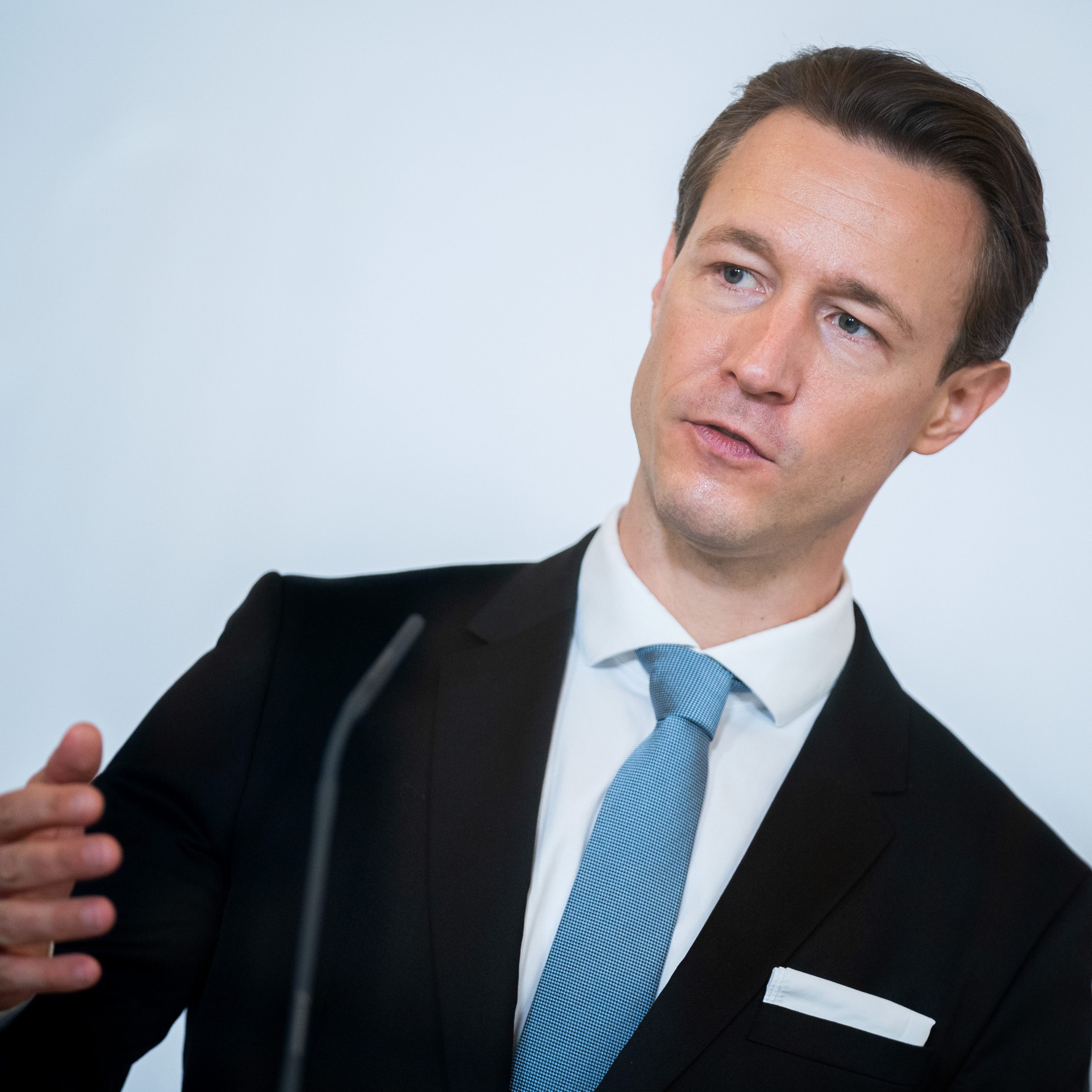 Finanzminister Blümel freut die Korrektur der IWF.