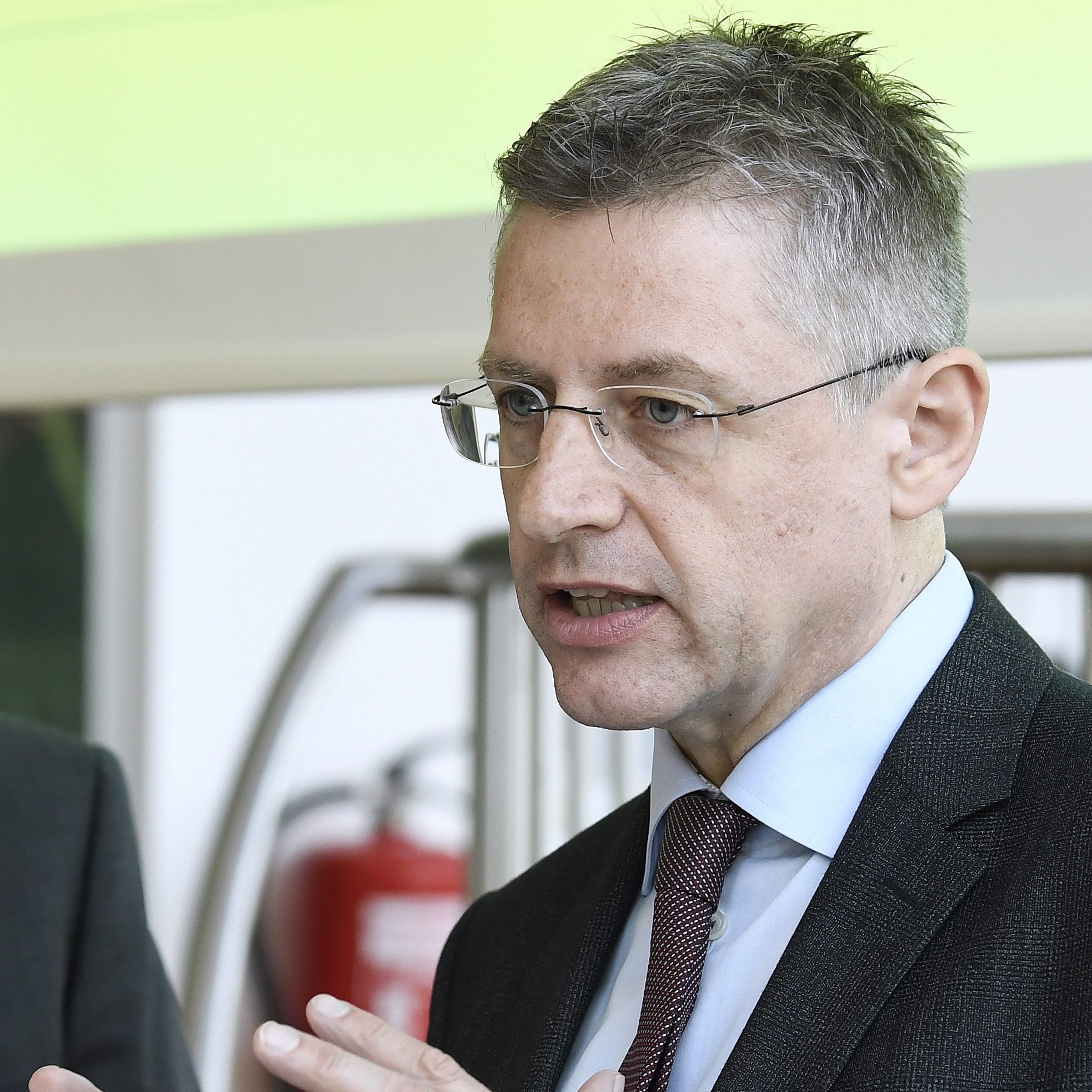 UniCredit Bank Austria Chefökonom Stefan Bruckbauer hat über die Erholung der Industrie im April gesprochen