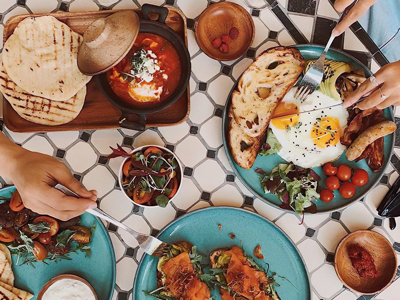 Gemütlich zuhause Brunchen, ohne selbst viel vorbereiten zu müssen: Brunch Boxen liegen in Wien im Trend Gemütlich zuhause Brunchen, ohne selbst viel vorbereiten zu müssen: Brunch Boxen liegen in Wien im Trend