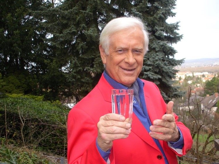 Prof. Bankhofer gibt 25 Tipps, wie man die einfachste Naturarznei der Welt für die Gesundheit einsetzt