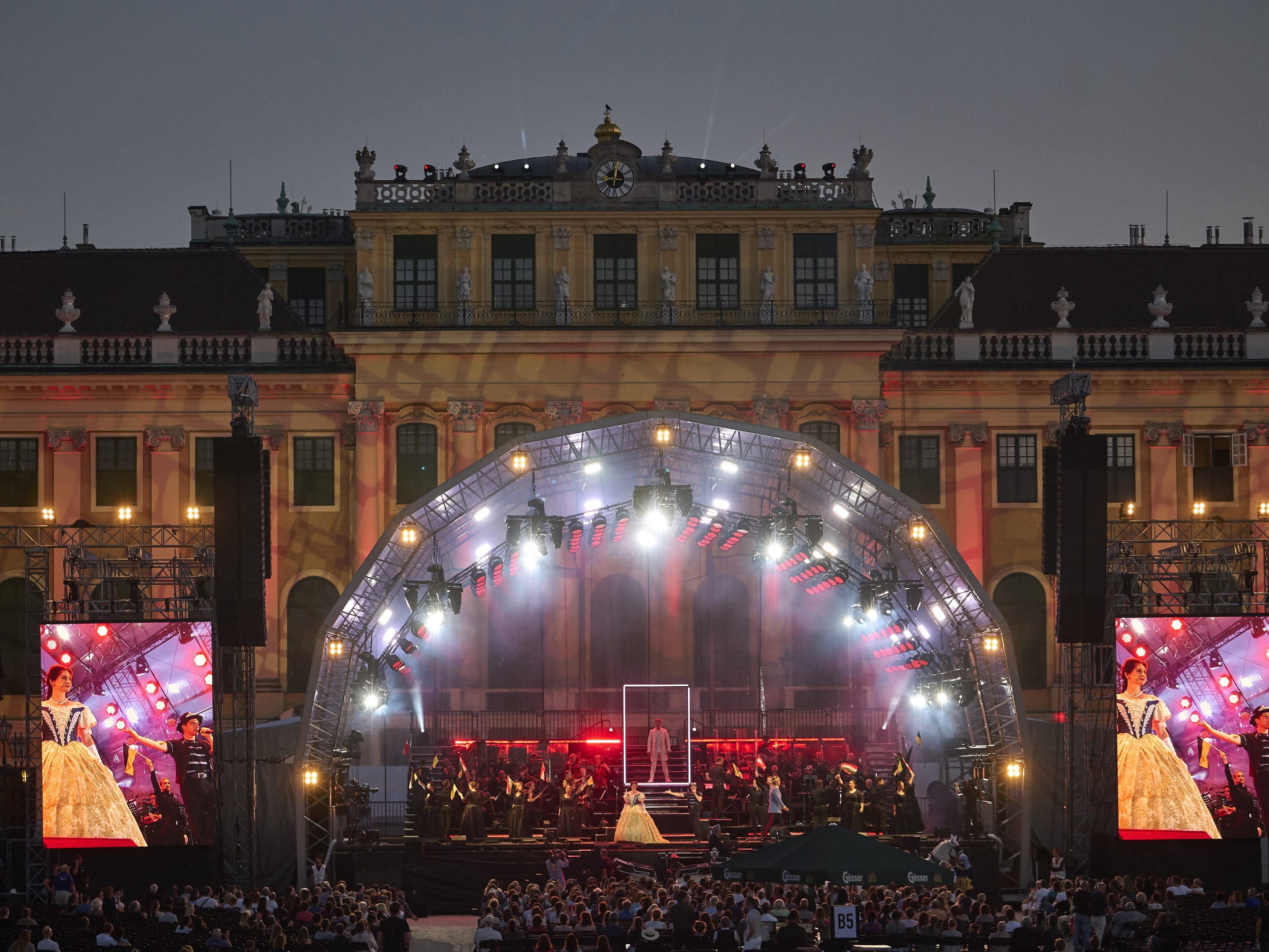 Das Musical wurde erneut verschoben. Das Musical wurde erneut verschoben.