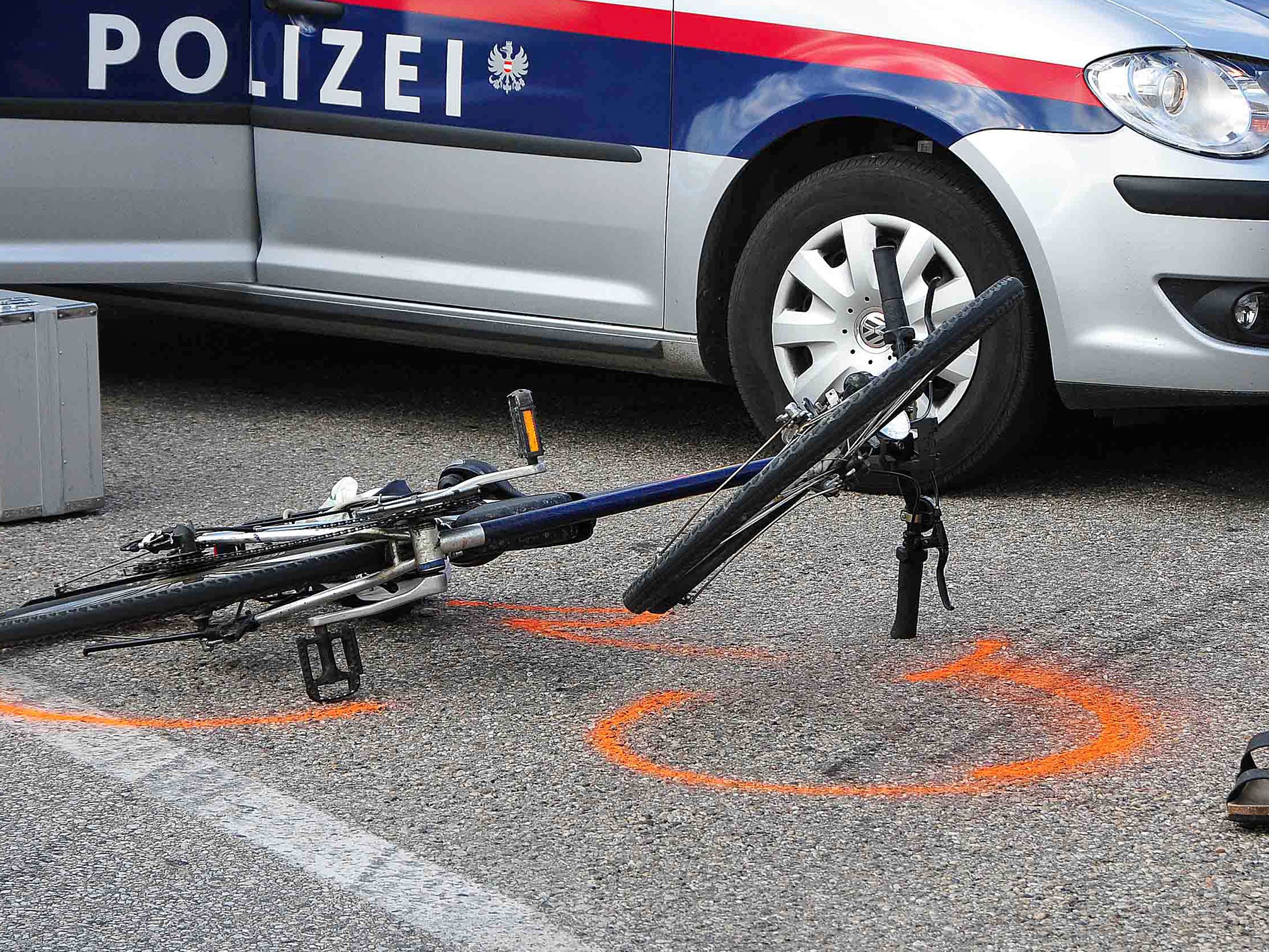 Der Radfahrer wurde in ein Spital gebracht. Der Radfahrer wurde in ein Spital gebracht.