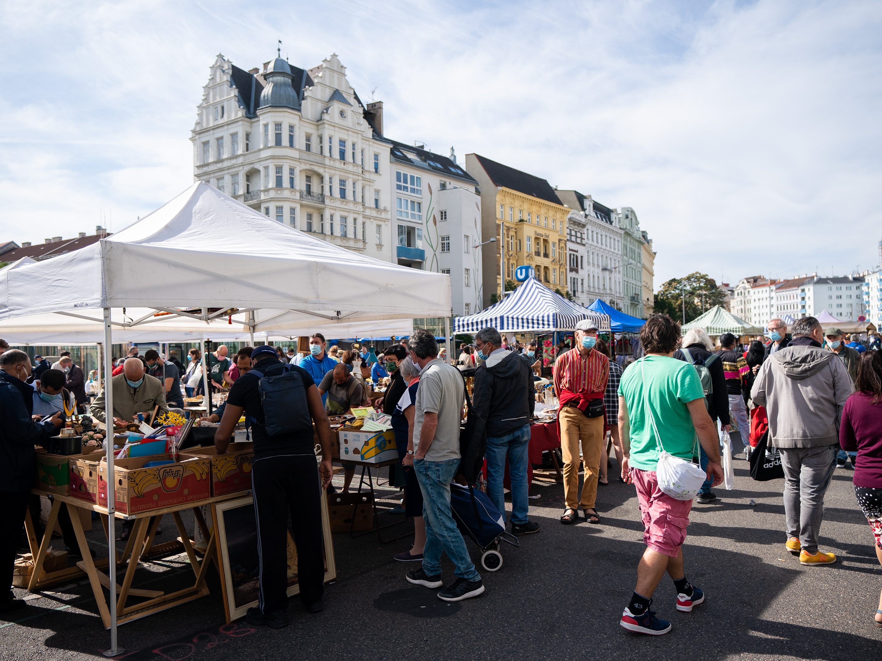 Der Flohmarkt am Naschmarkt soll künftig i nder Markthalle aufschlagen.