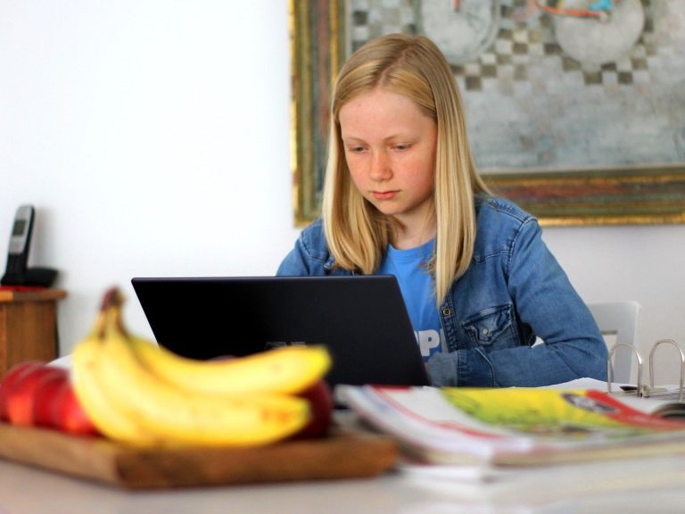 Derzeit ist ab Mai - abseits der Volkschulen - weiter Schichtbetrieb in Österreichs Schulen vorgesehen. Derzeit ist ab Mai - abseits der Volkschulen - weiter Schichtbetrieb in Österreichs Schulen vorgesehen.