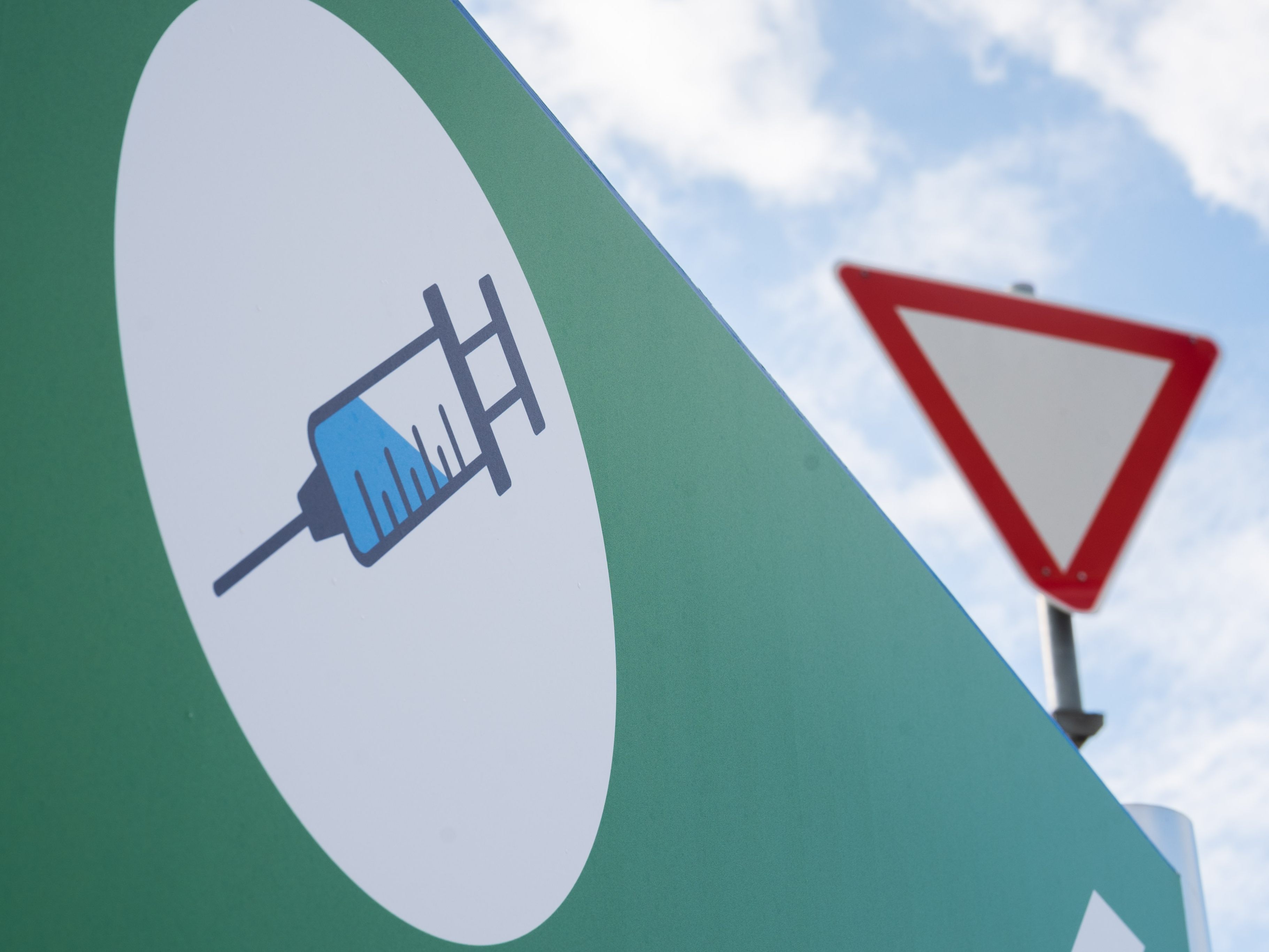 Niederösterreich plant je ein Impfzentrum pro Bezirk. Niederösterreich plant je ein Impfzentrum pro Bezirk.