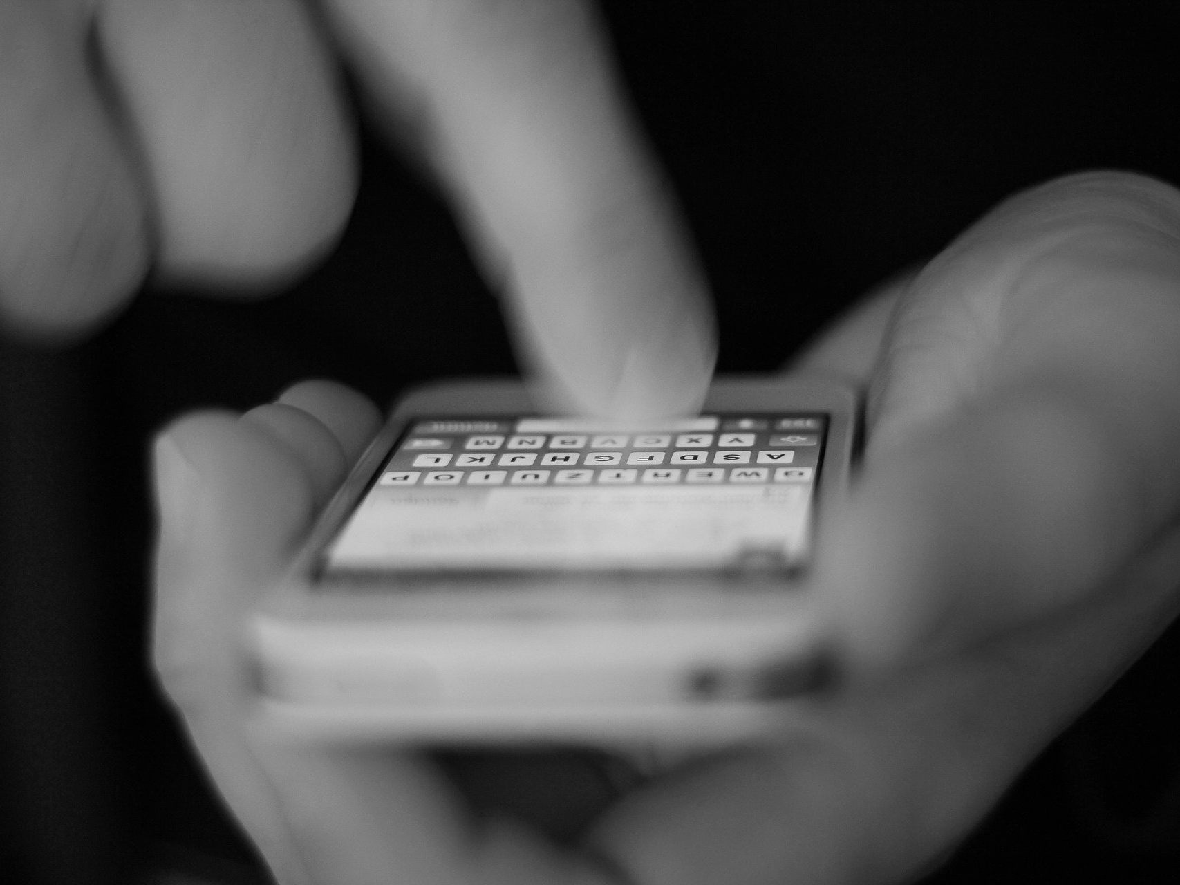 Die Hotline ist von Montag bis Donnerstag erreichbar. Die Hotline ist von Montag bis Donnerstag erreichbar.