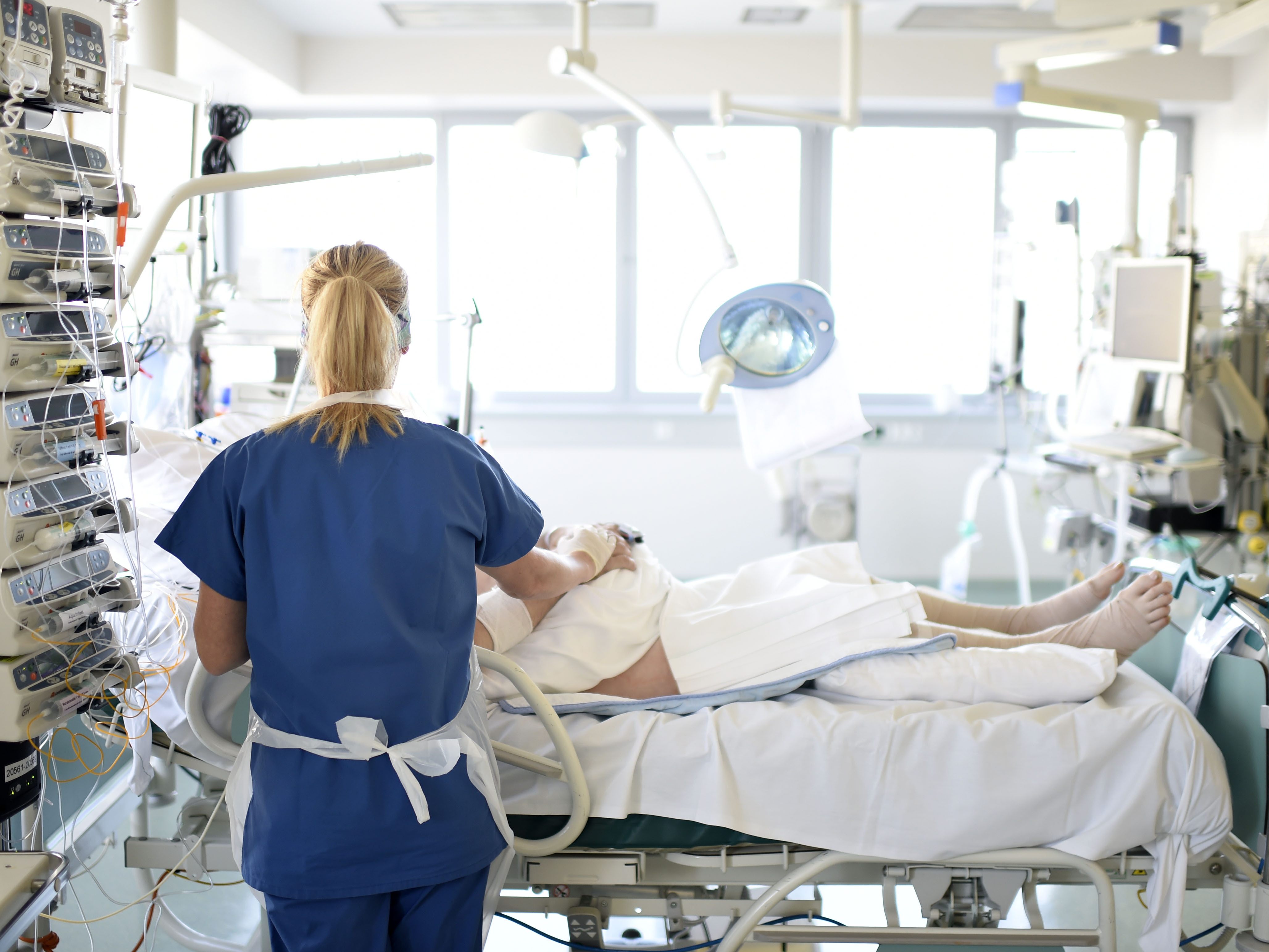 Die Entlastung in den Intensivstationen wird erst Anfang Mai erwartet. Die Entlastung in den Intensivstationen wird erst Anfang Mai erwartet.